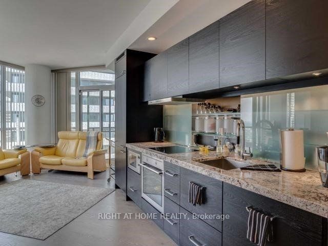 45 Charles Street E 4107 Property Photo 6