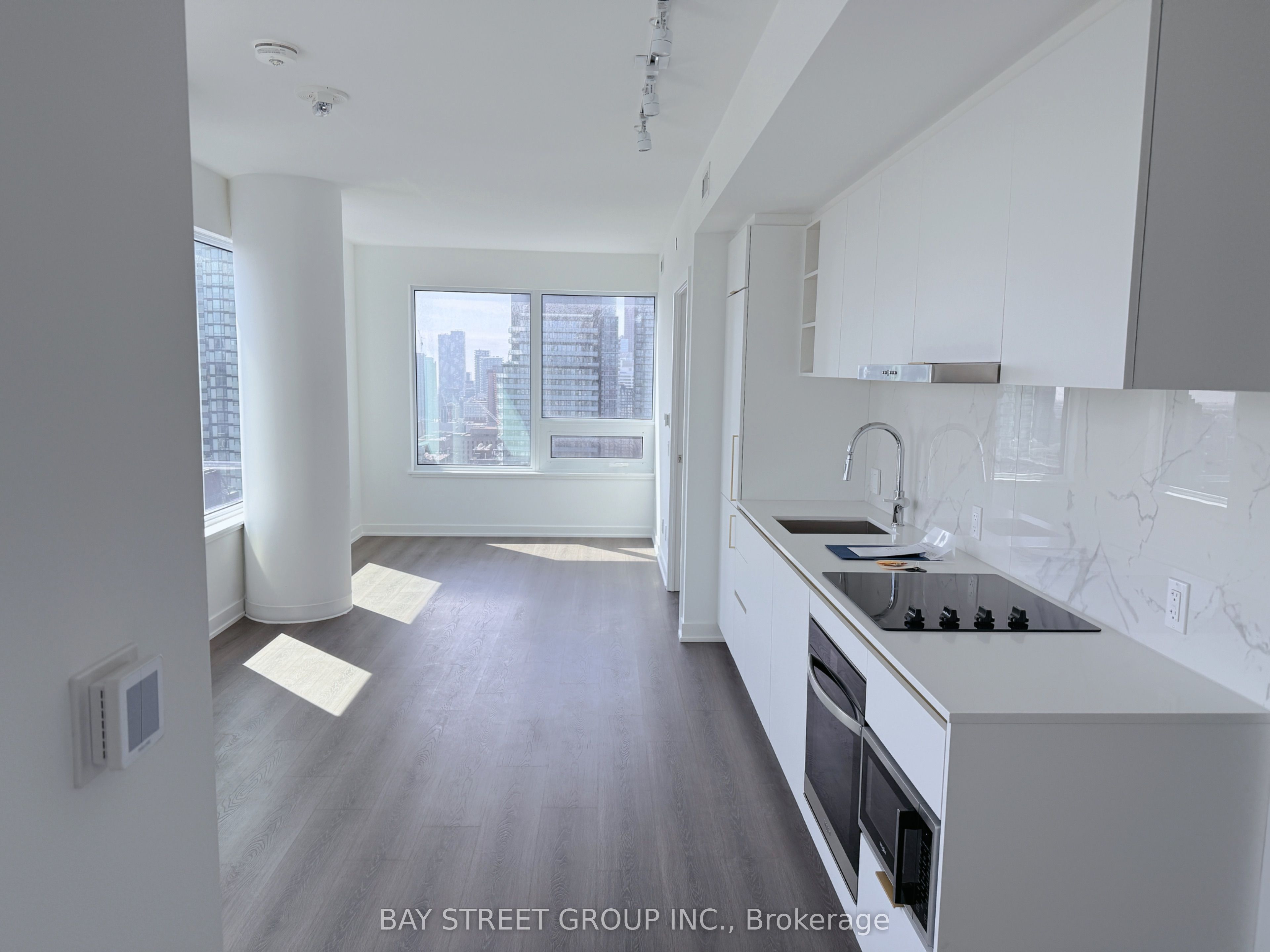 8 Wellesley Street W 4012 Property Photo 6