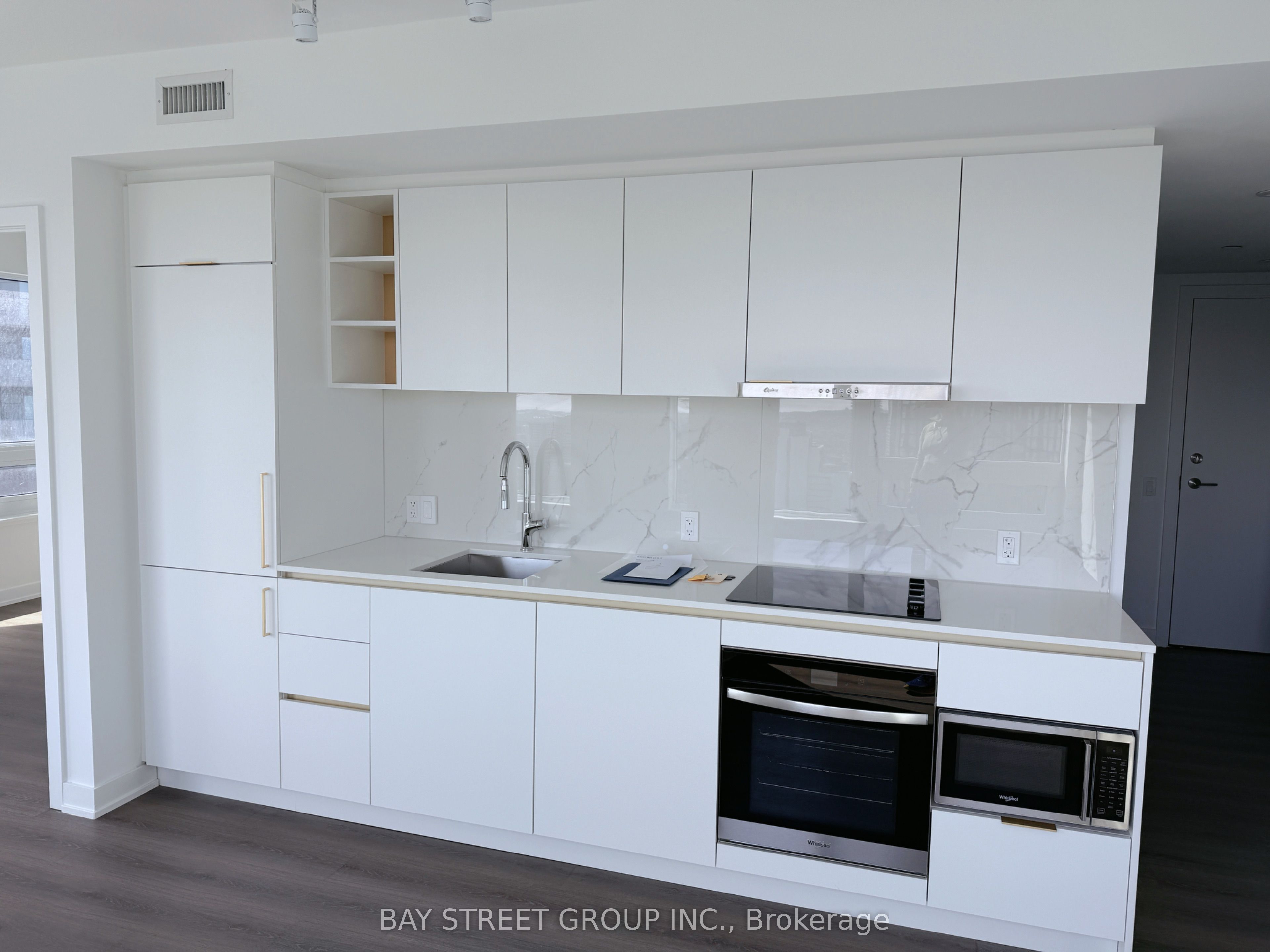 8 Wellesley Street W 4012 Property Photo 7