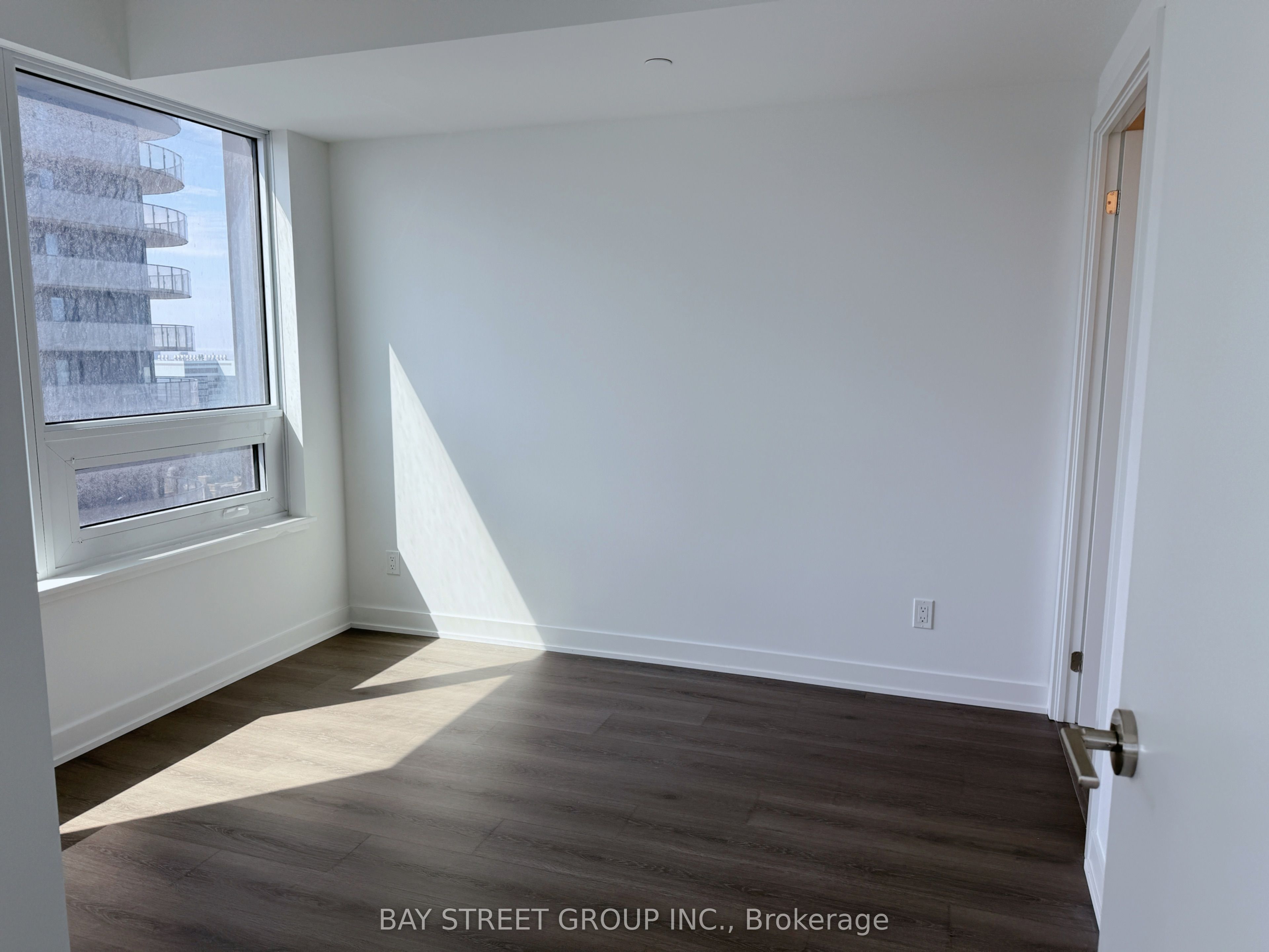 8 Wellesley Street W 4012 Property Photo 8