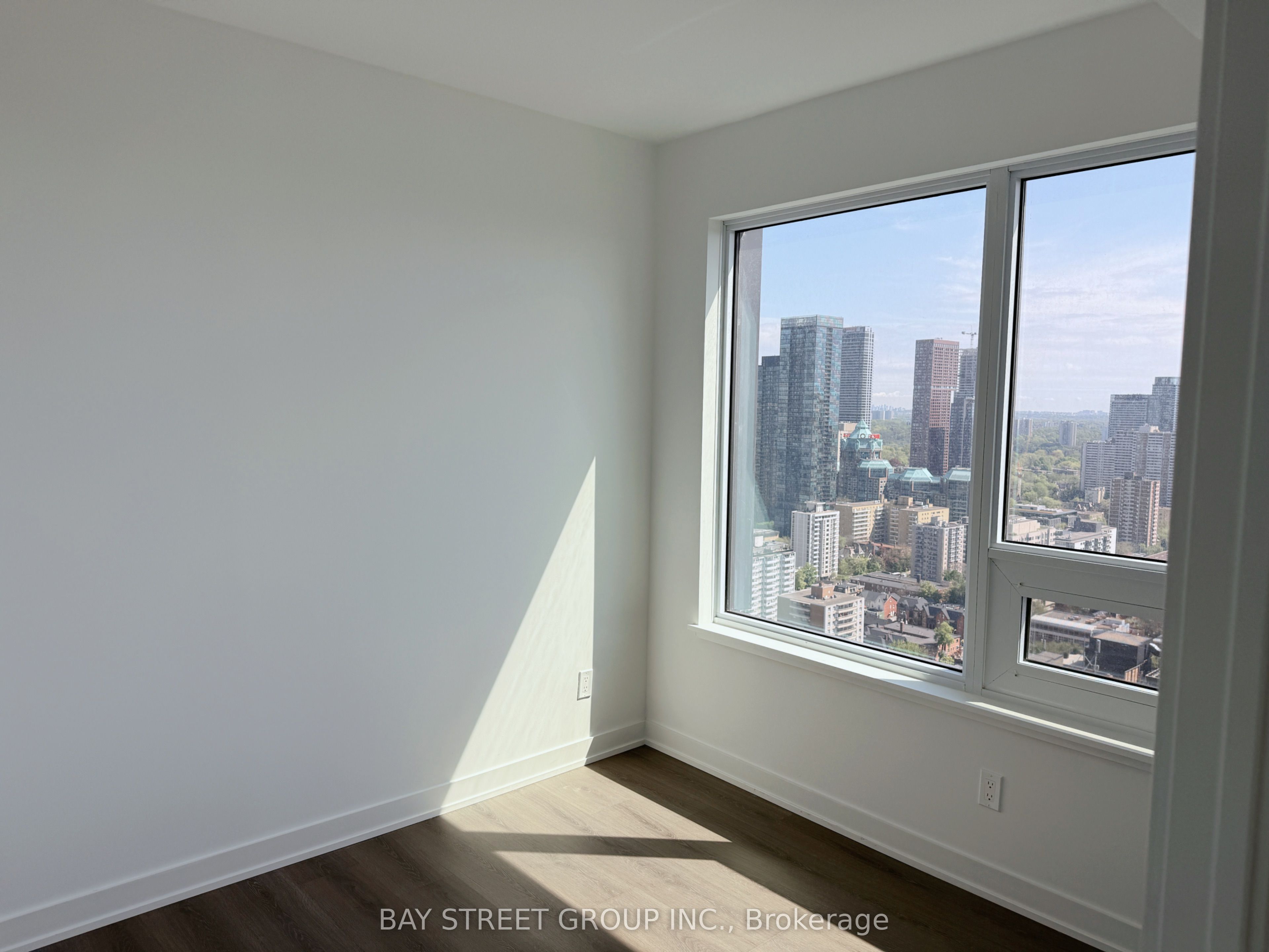 8 Wellesley Street W 4012 Property Photo 10