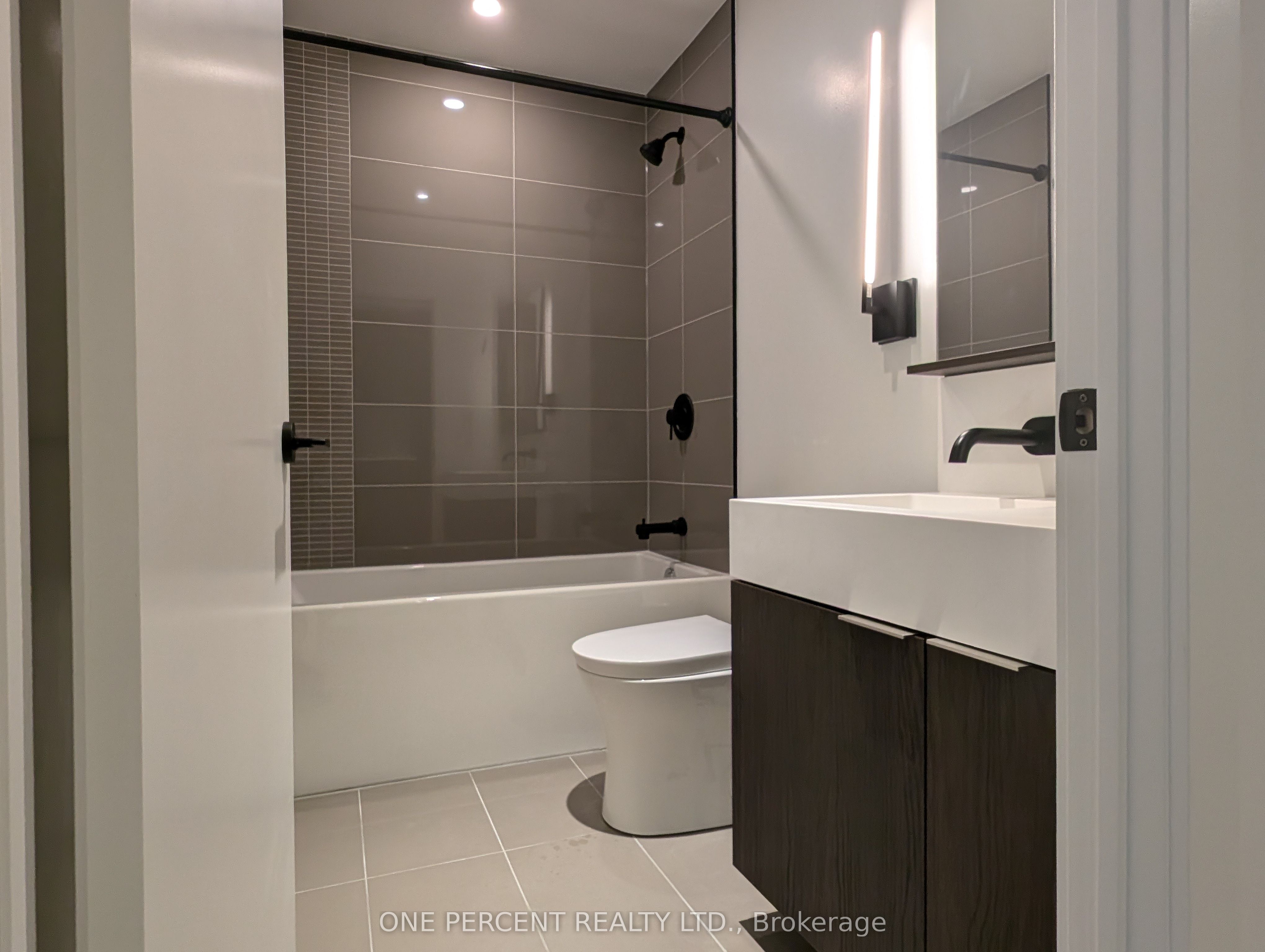 127 Broadway Avenue 1104 Property Photo 6