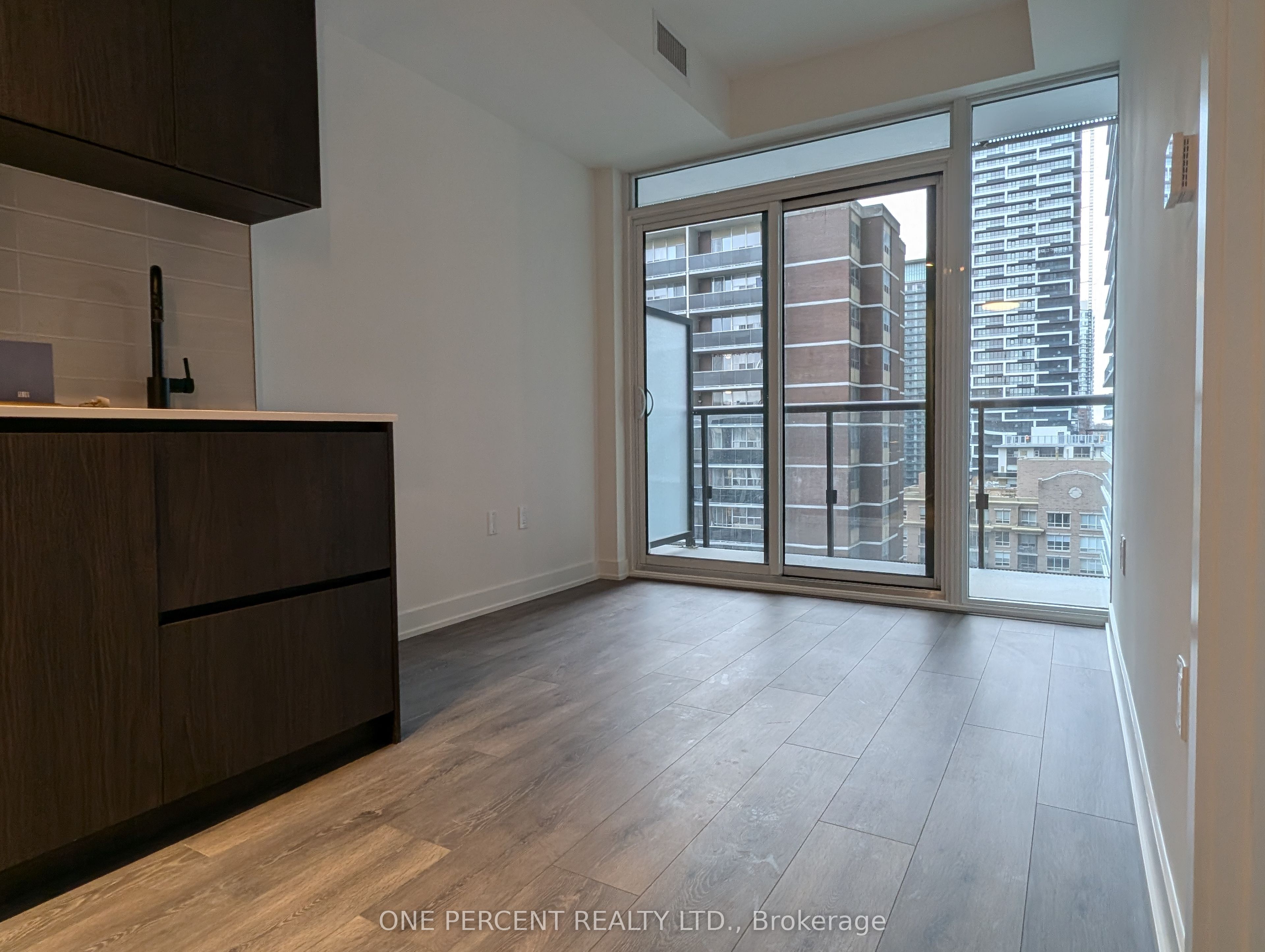 127 Broadway Avenue 1104 Property Photo 7