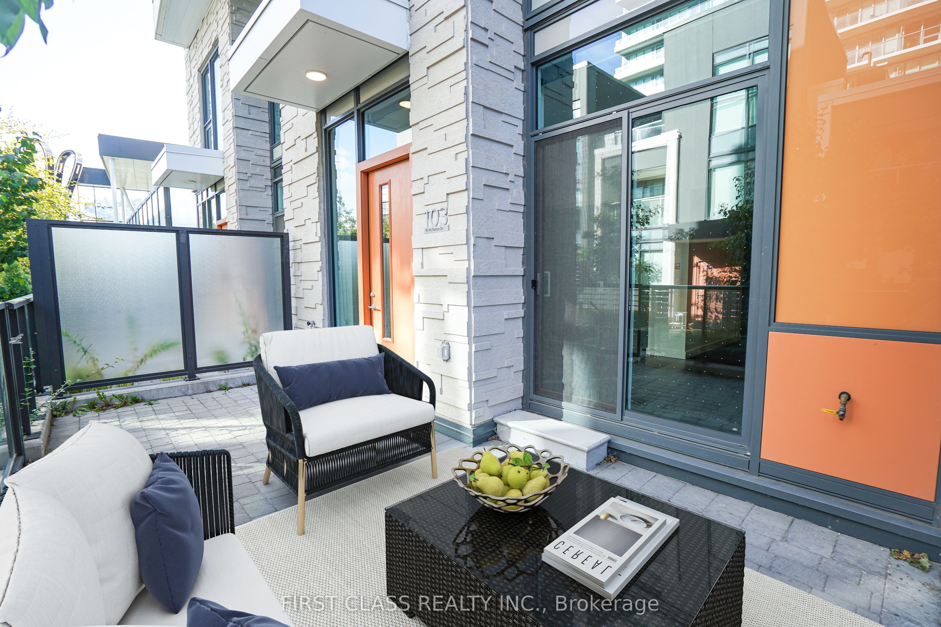 95 Mcmahon Drive Th103 Property Photo 1