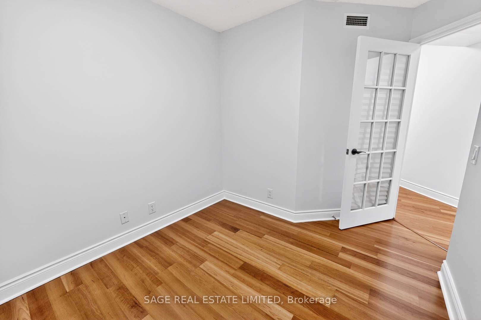 78 Harrison Garden Boulevard 1214 Property Photo 7