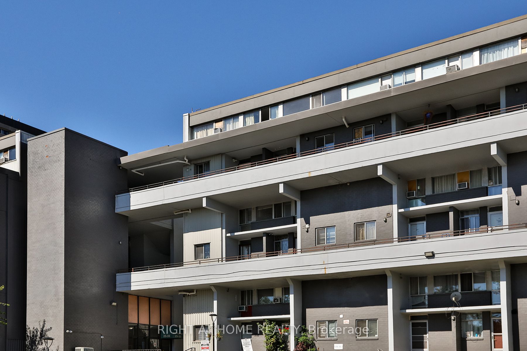 35 Sunny Glenway 302 Property Photo 1