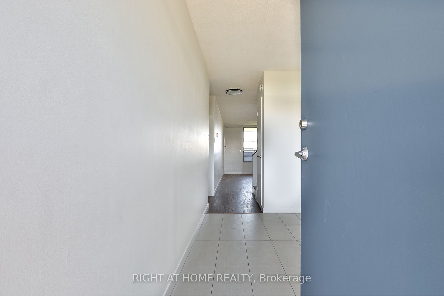 35 Sunny Glenway 302 Property Photo 3