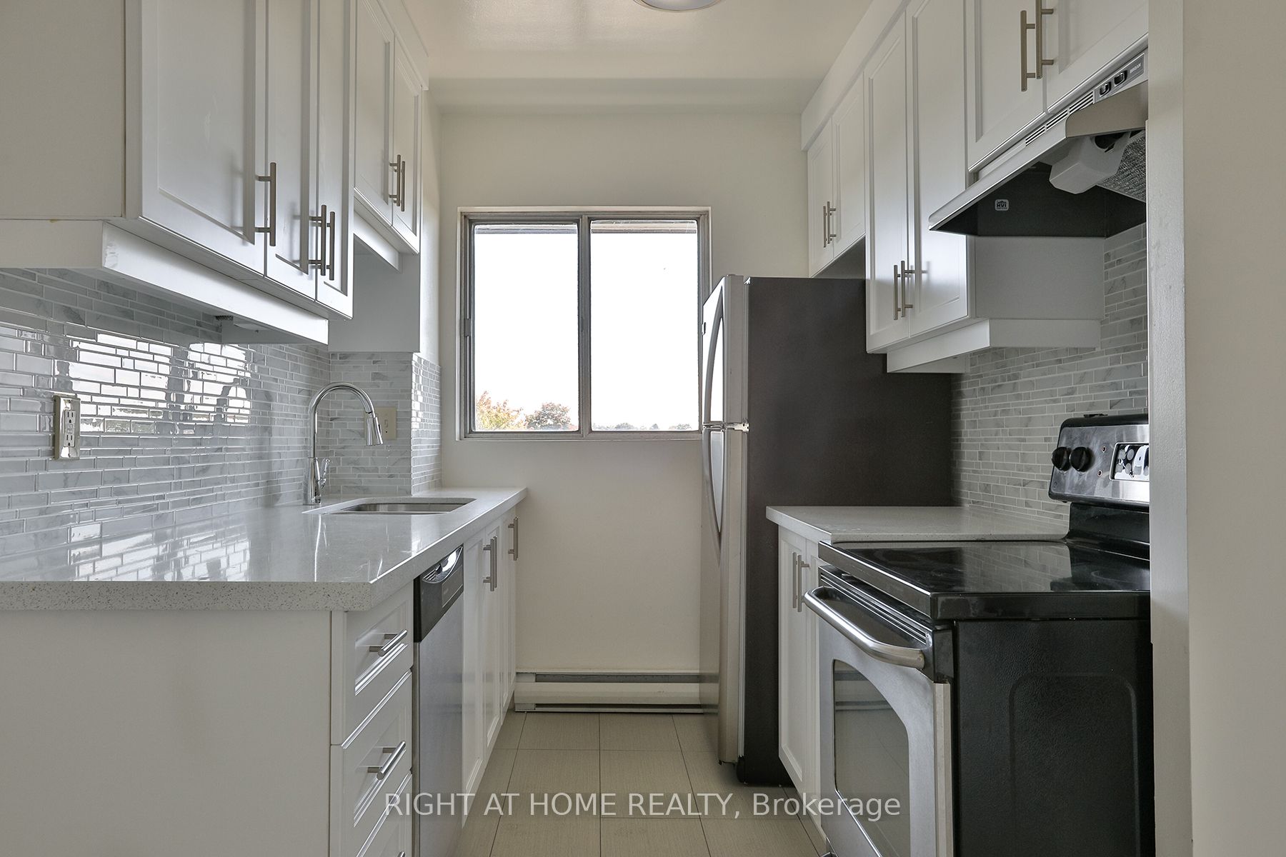 35 Sunny Glenway 302 Property Photo 5