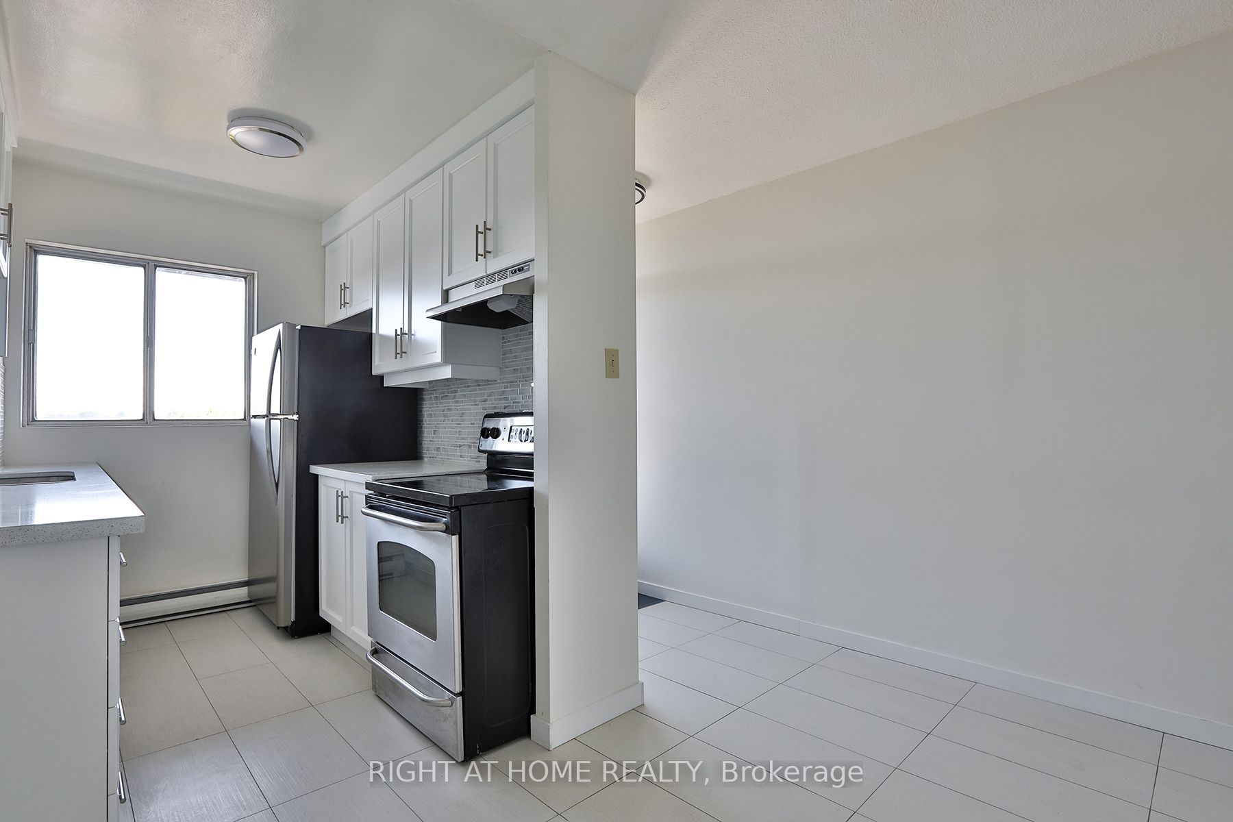 35 Sunny Glenway 302 Property Photo 6