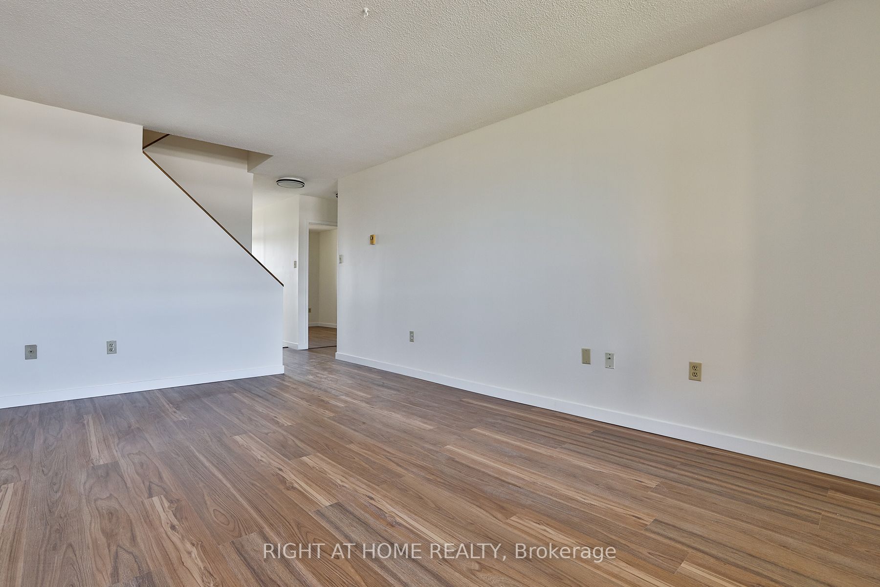 35 Sunny Glenway 302 Property Photo 7