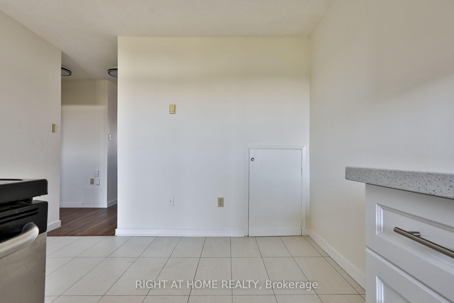 35 Sunny Glenway 302 Property Photo 10