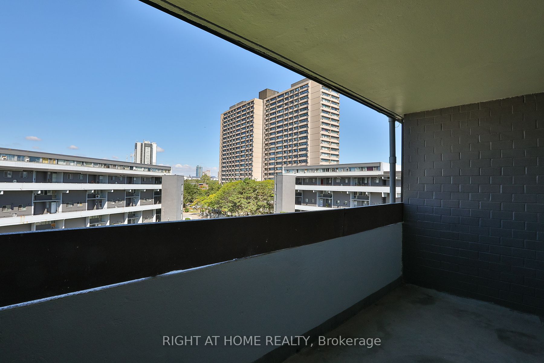 35 Sunny Glenway 302 Property Photo 11