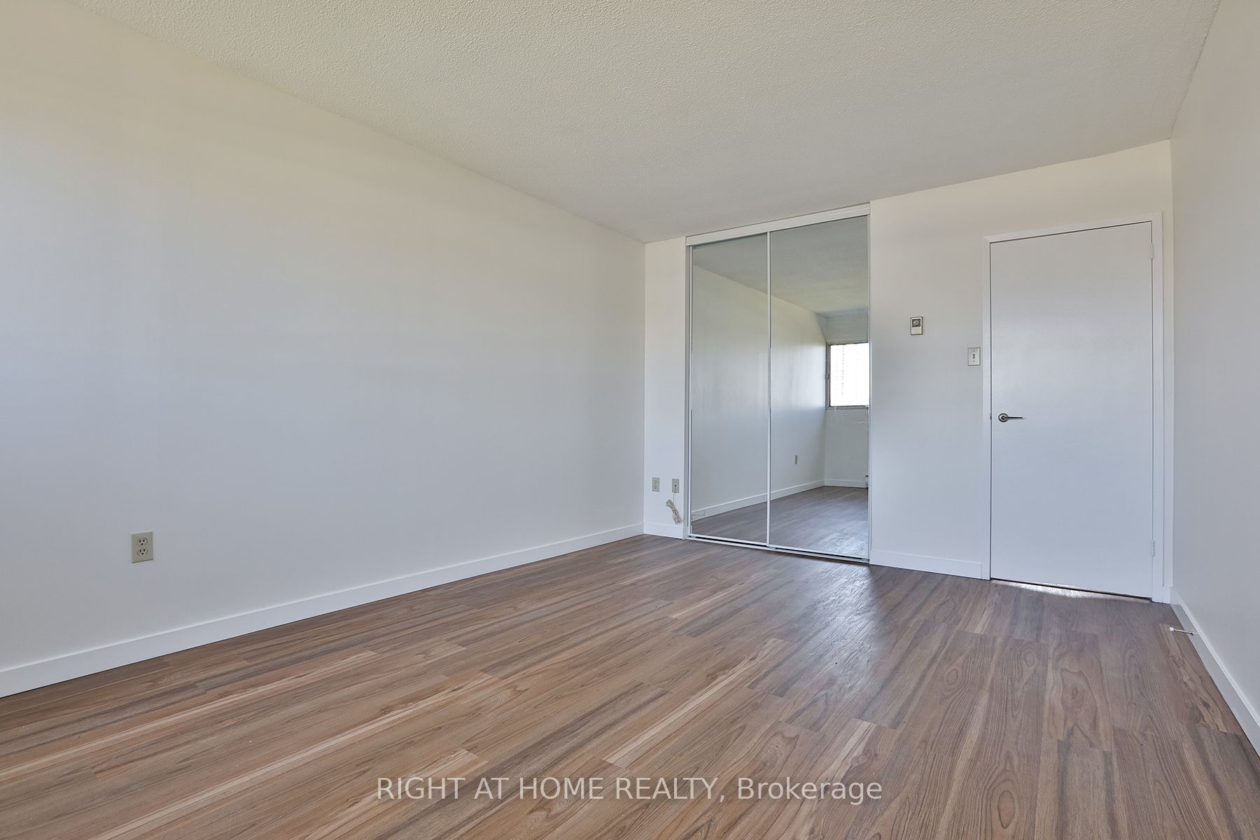 35 Sunny Glenway 302 Property Photo 17