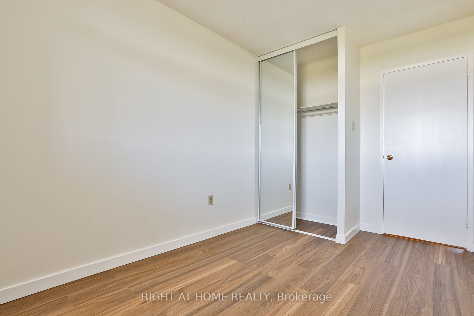 35 Sunny Glenway 302 Property Photo 19