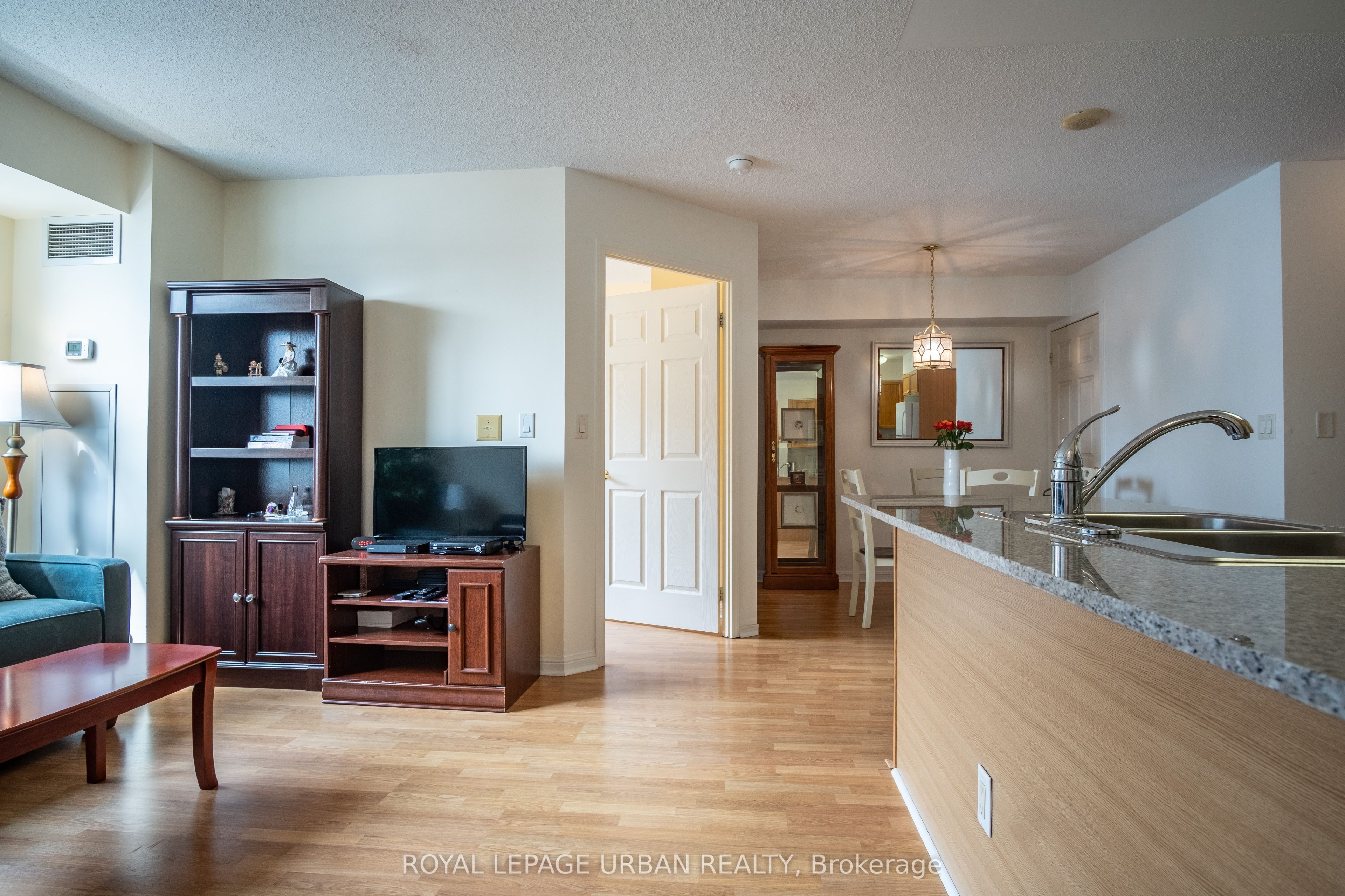 5940 Yonge Street 201 Property Photo 1
