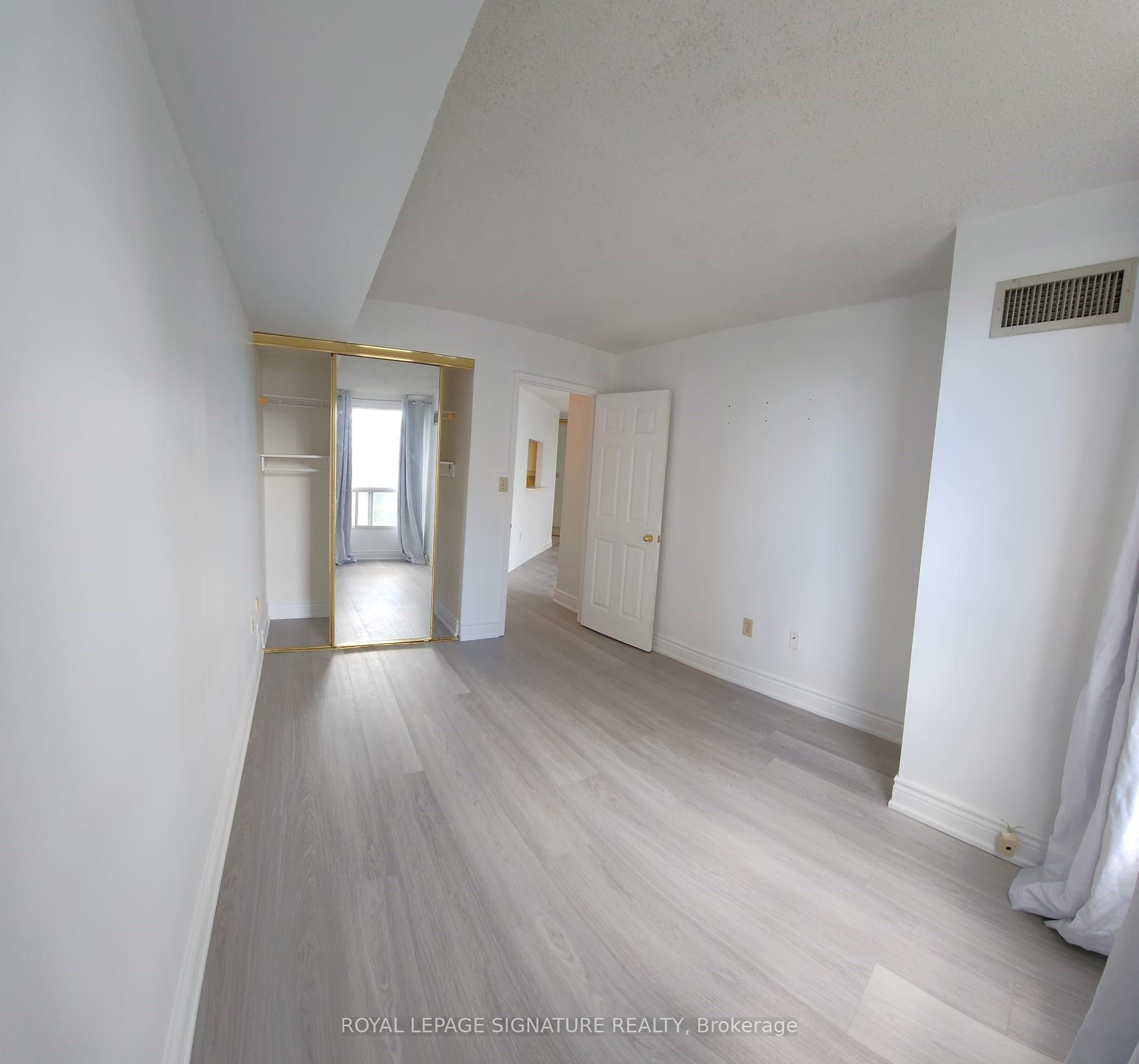 5 Concorde Place 1103 Property Photo 11