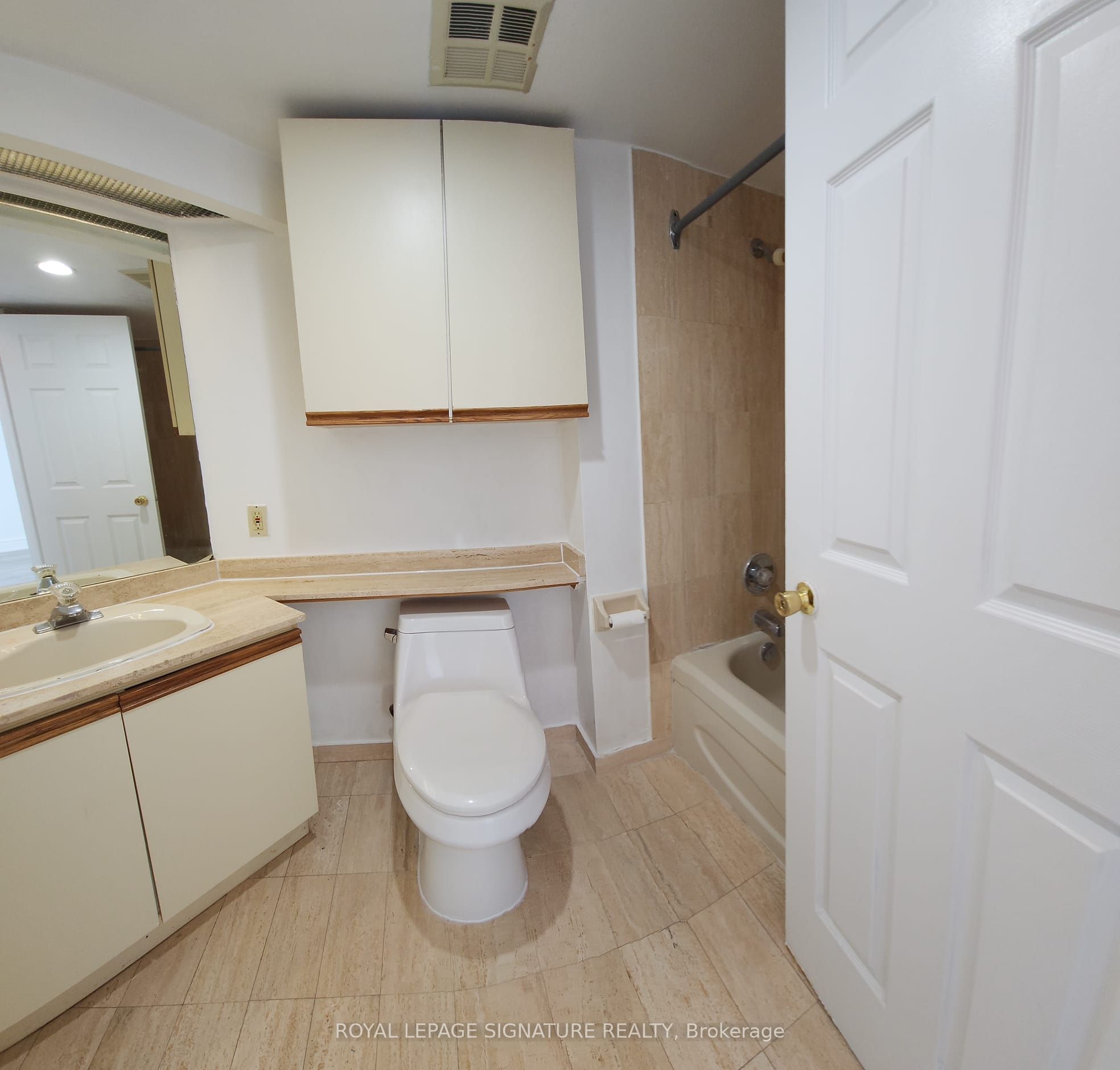 5 Concorde Place 1103 Property Photo 13