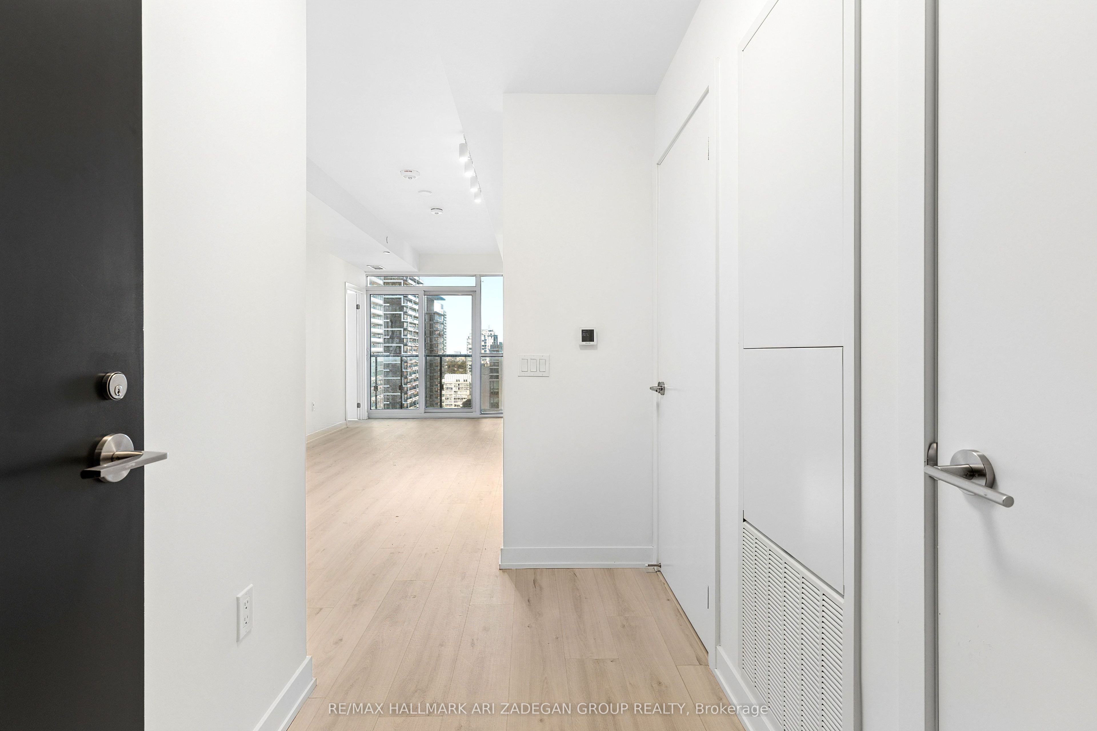 110 Broadway Avenue 2102 Property Photo 2