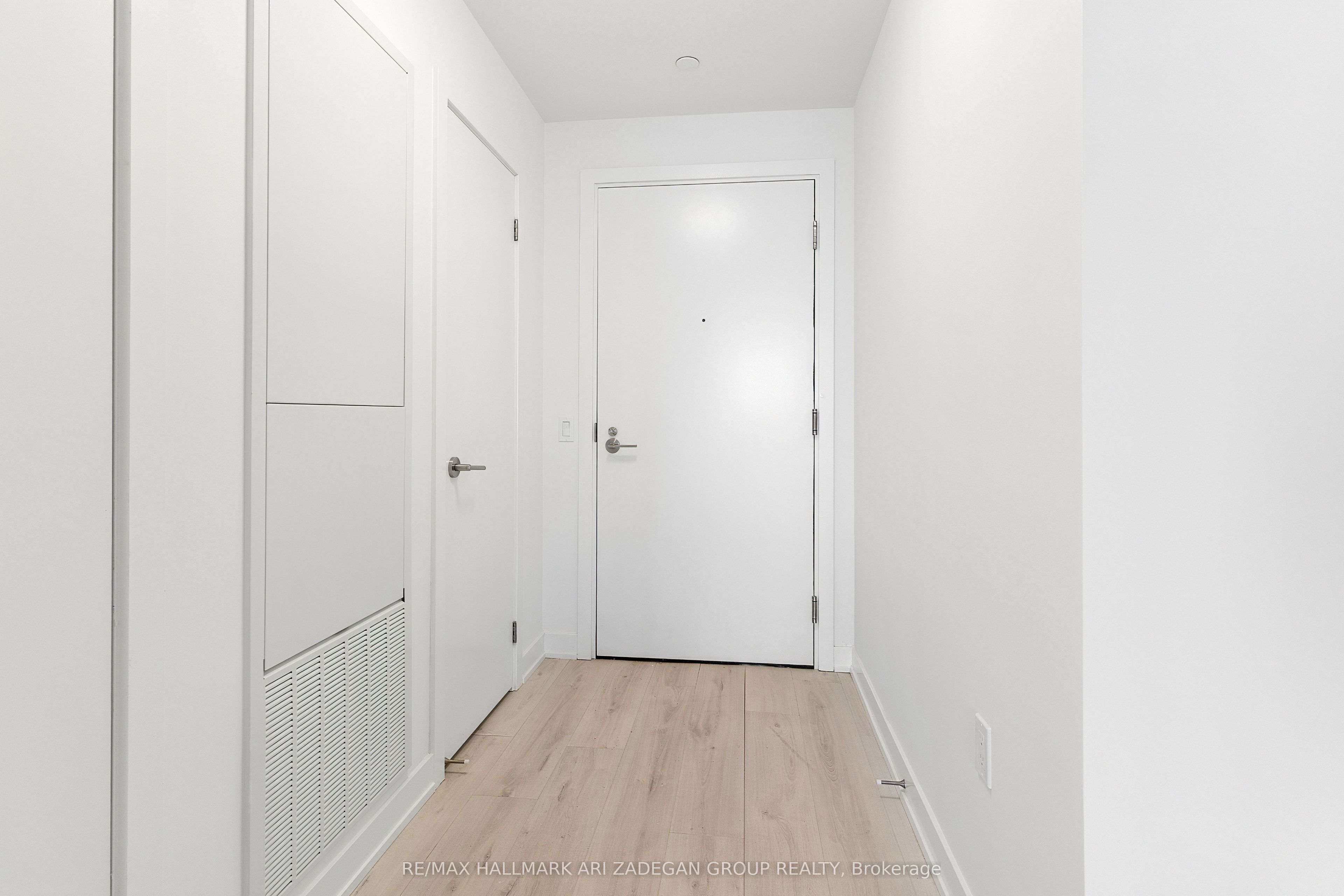 110 Broadway Avenue 2102 Property Photo 3