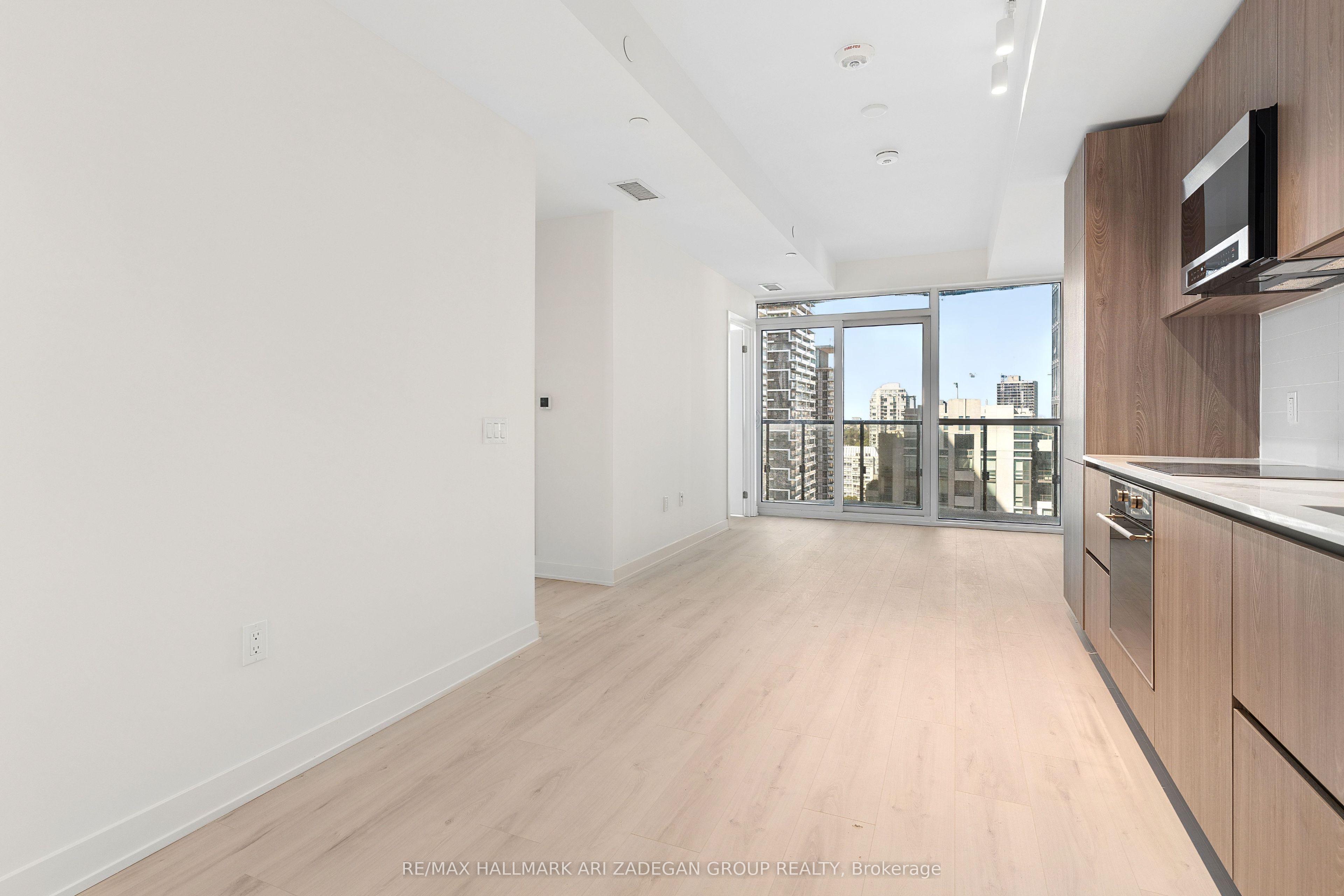 110 Broadway Avenue 2102 Property Photo 5