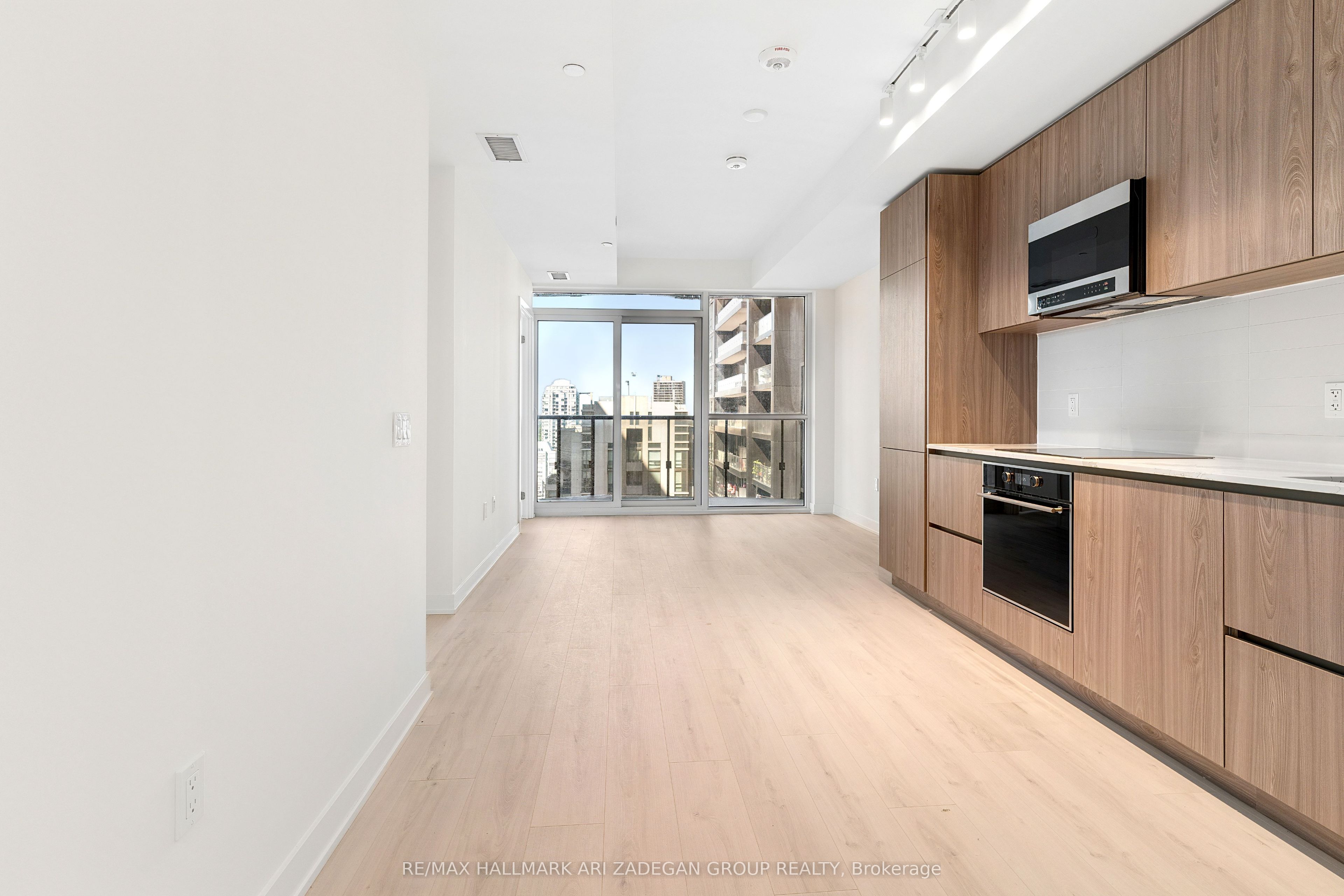 110 Broadway Avenue 2102 Property Photo 6
