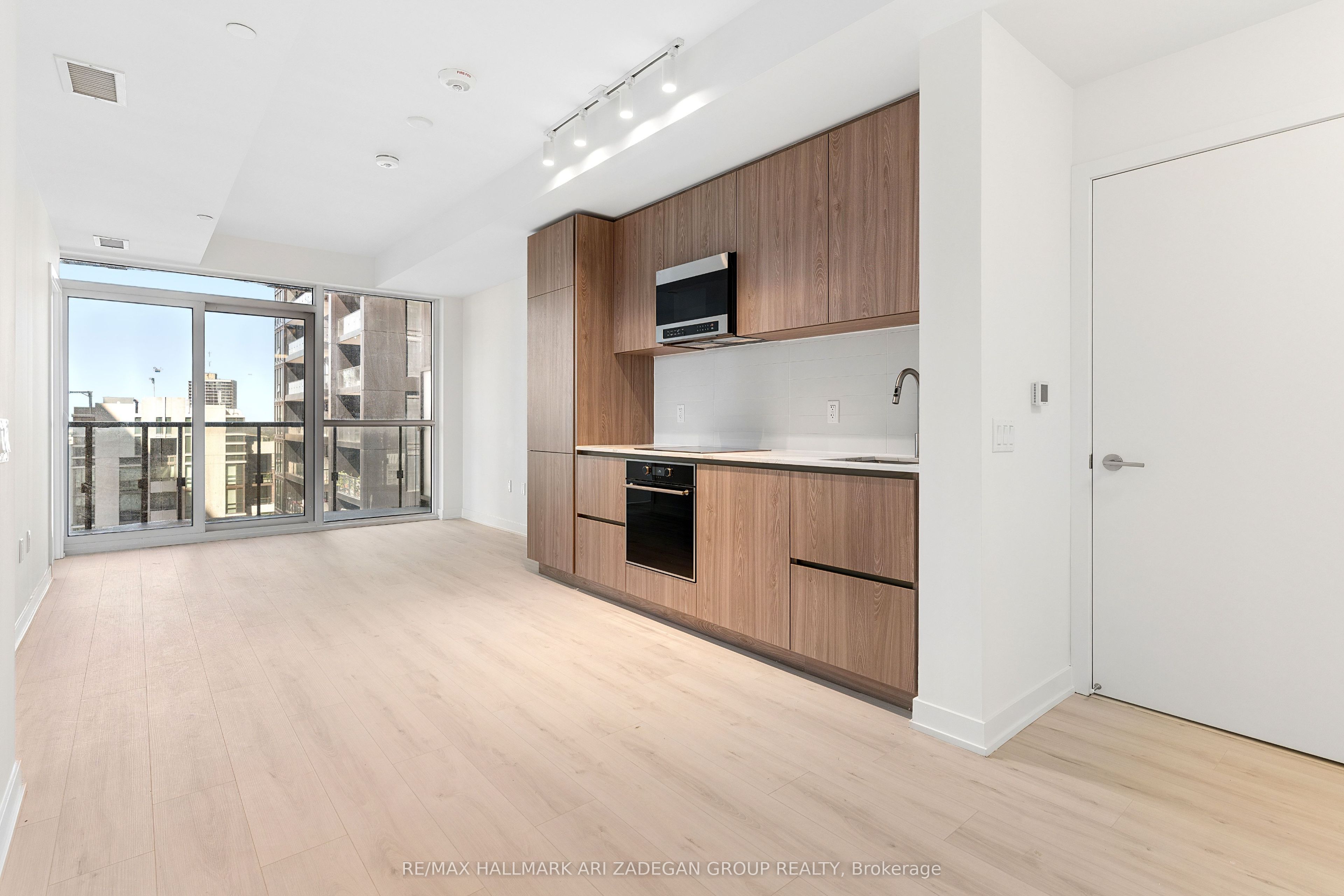 110 Broadway Avenue 2102 Property Photo 7