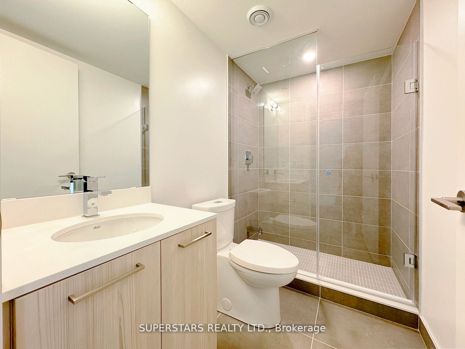 65 Mutual Street 1002 Property Photo 3