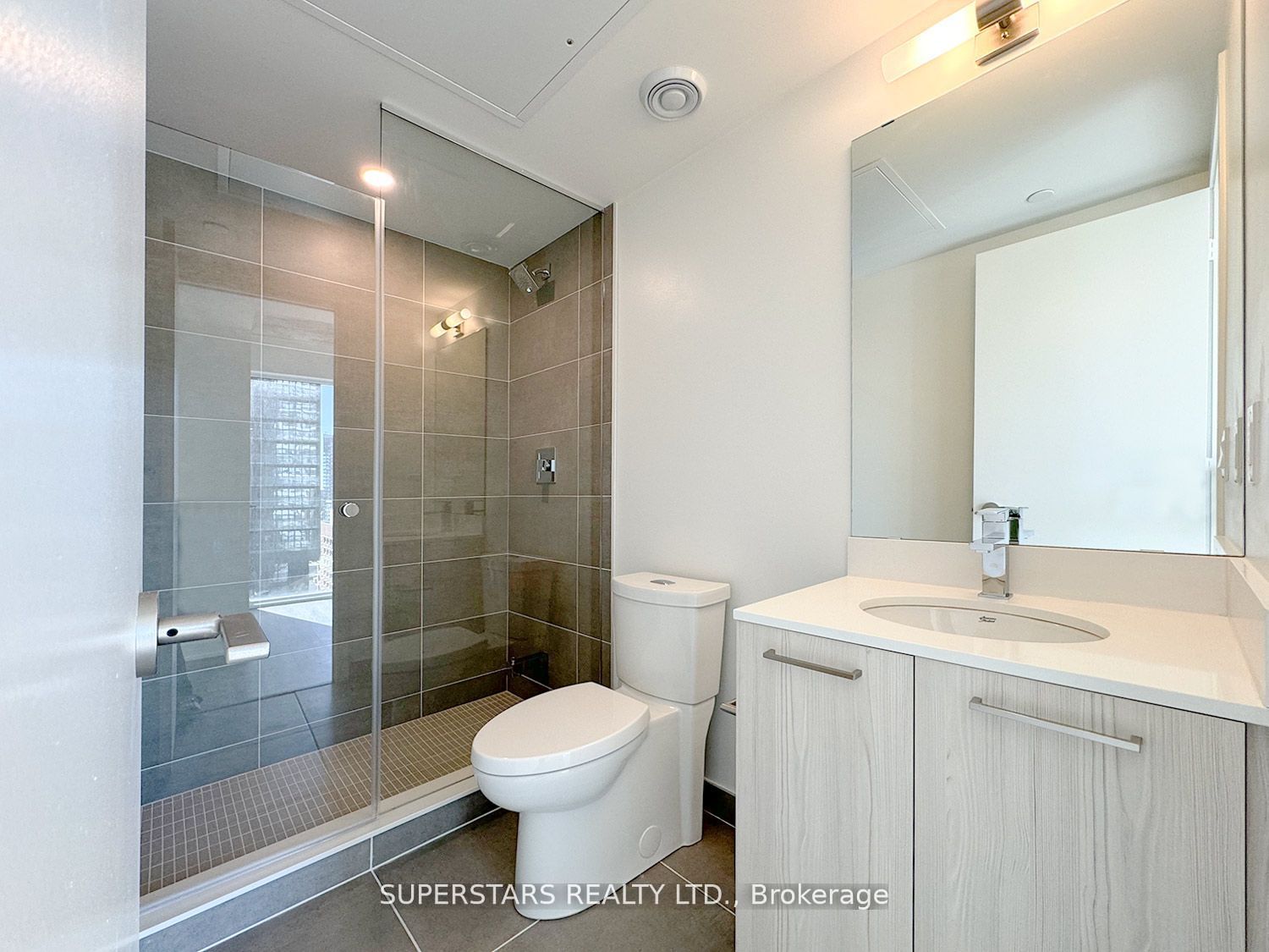 65 Mutual Street 1002 Property Photo 7