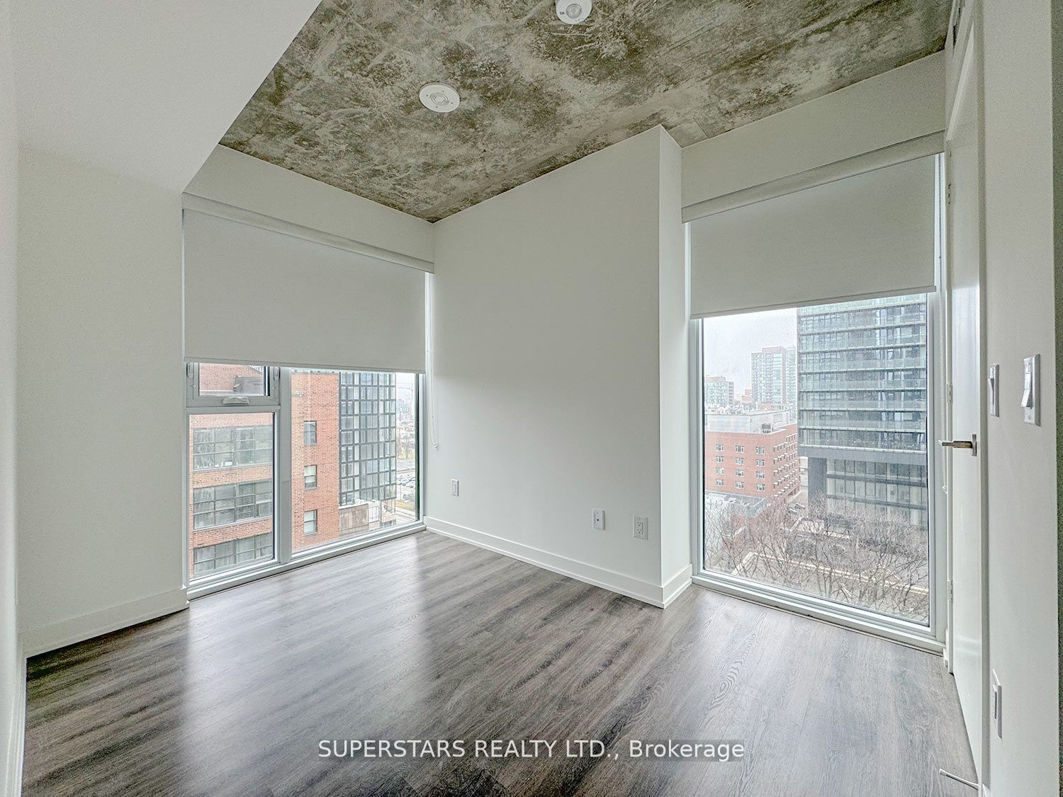 65 Mutual Street 1002 Property Photo 8