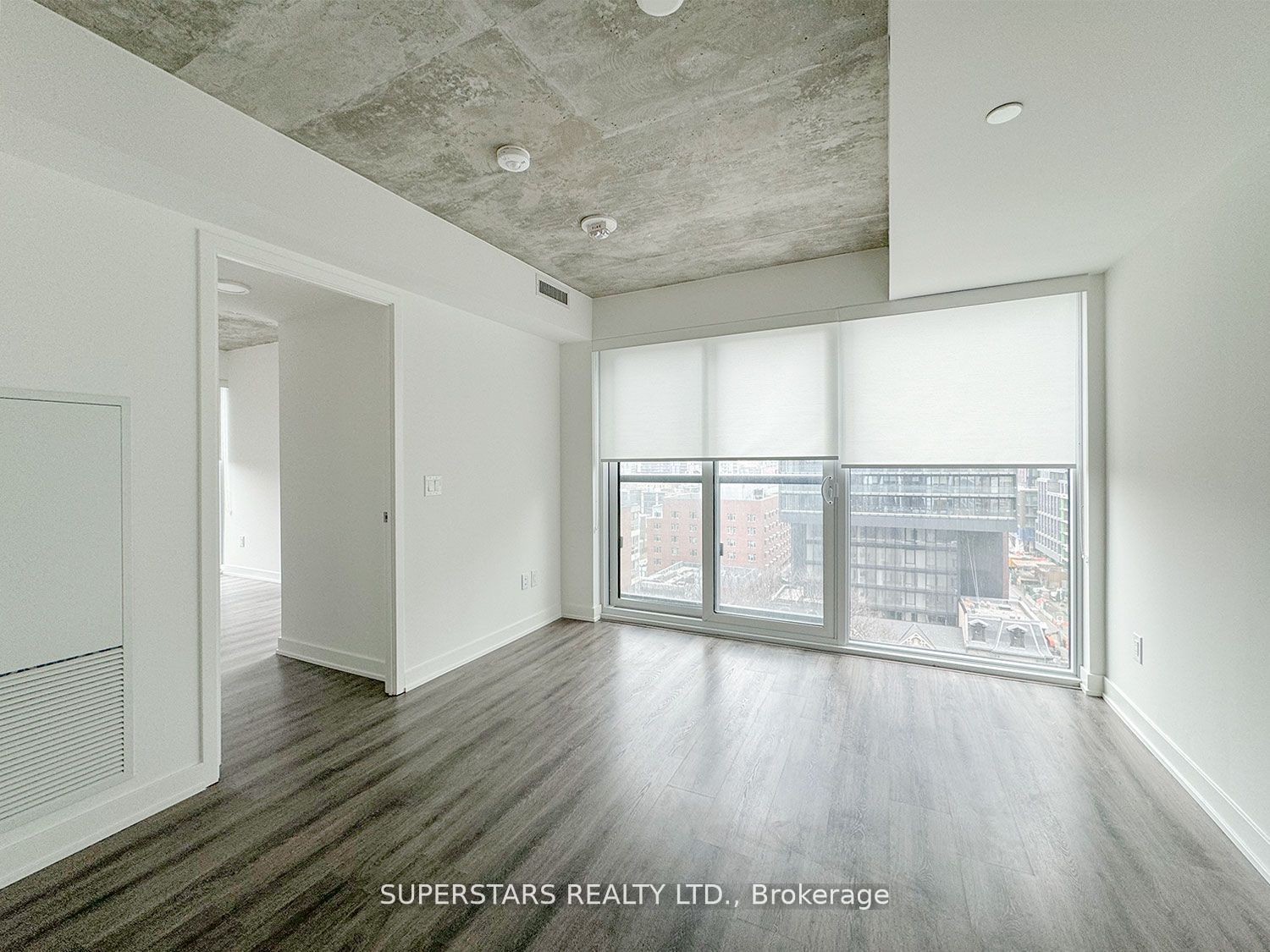 65 Mutual Street 1002 Property Photo 9