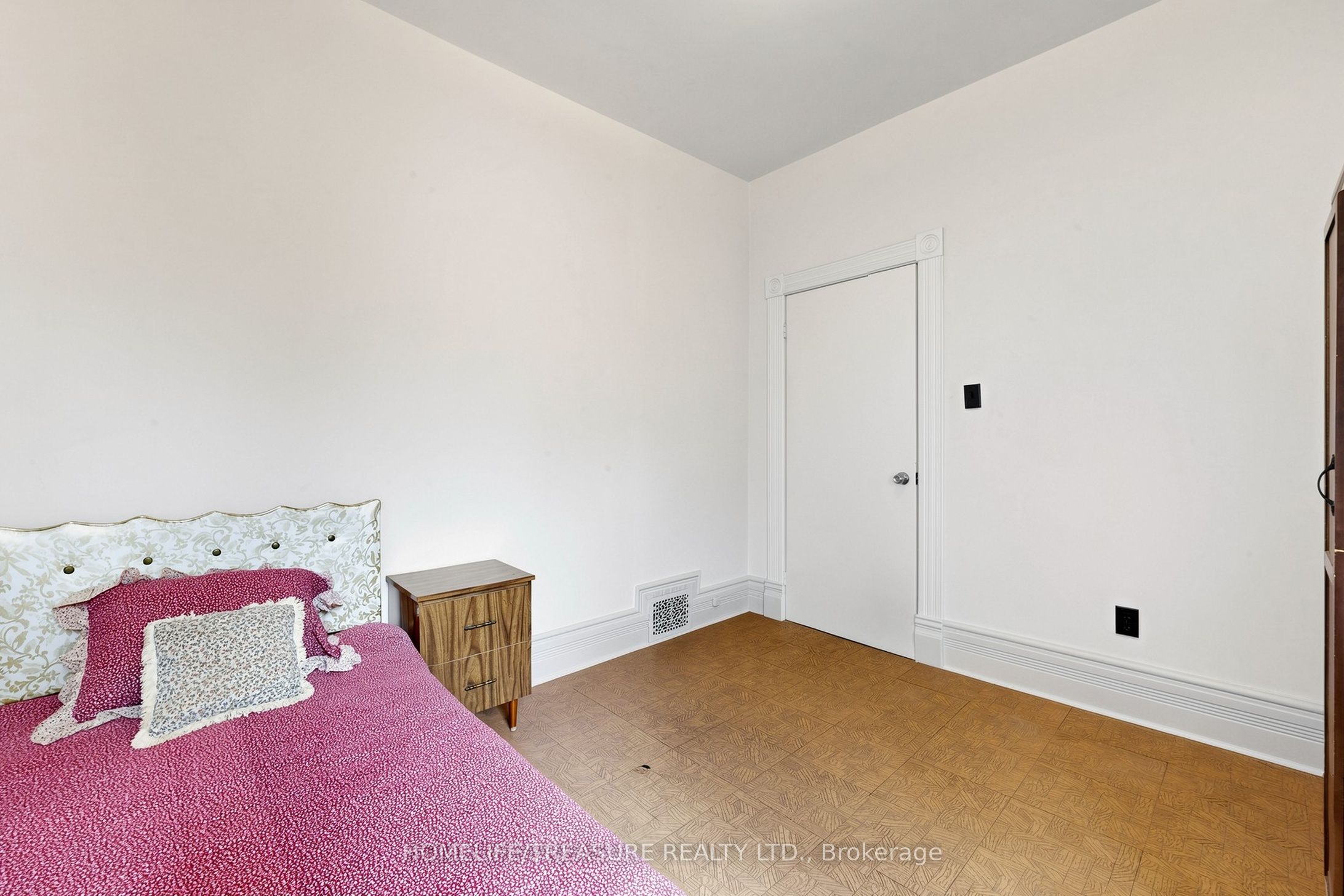 123 Robert Street Property Photo 9