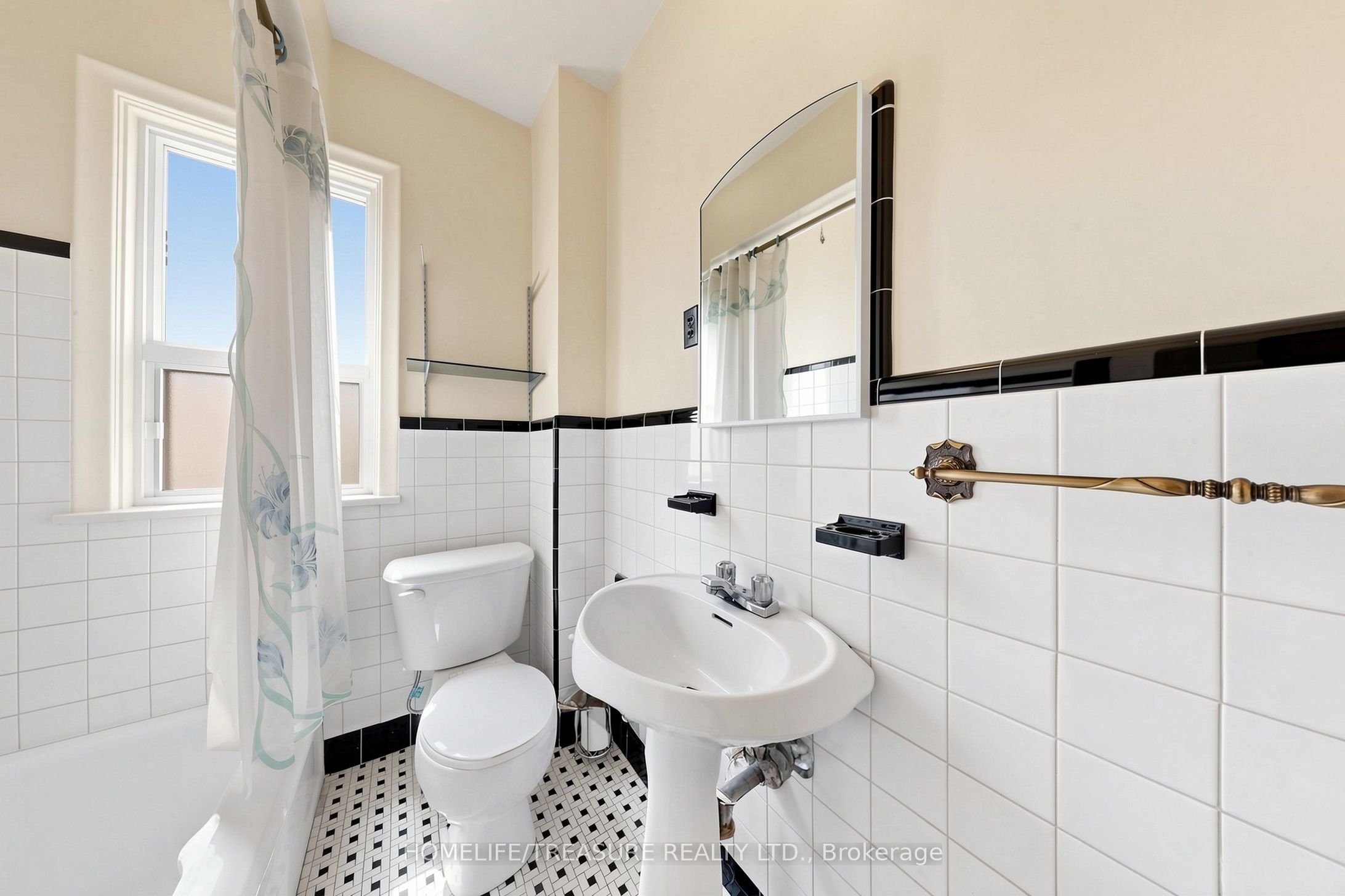 123 Robert Street Property Photo 23