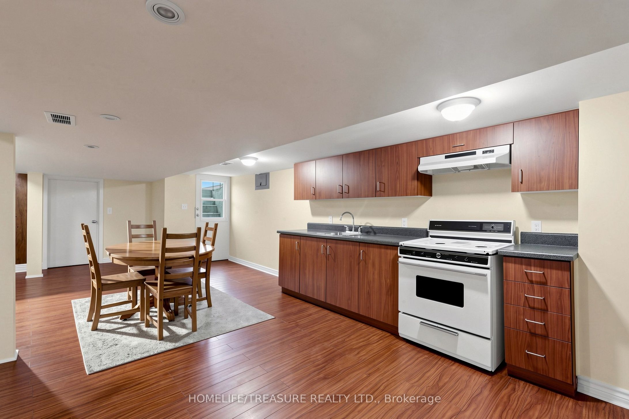 123 Robert Street Property Photo 28