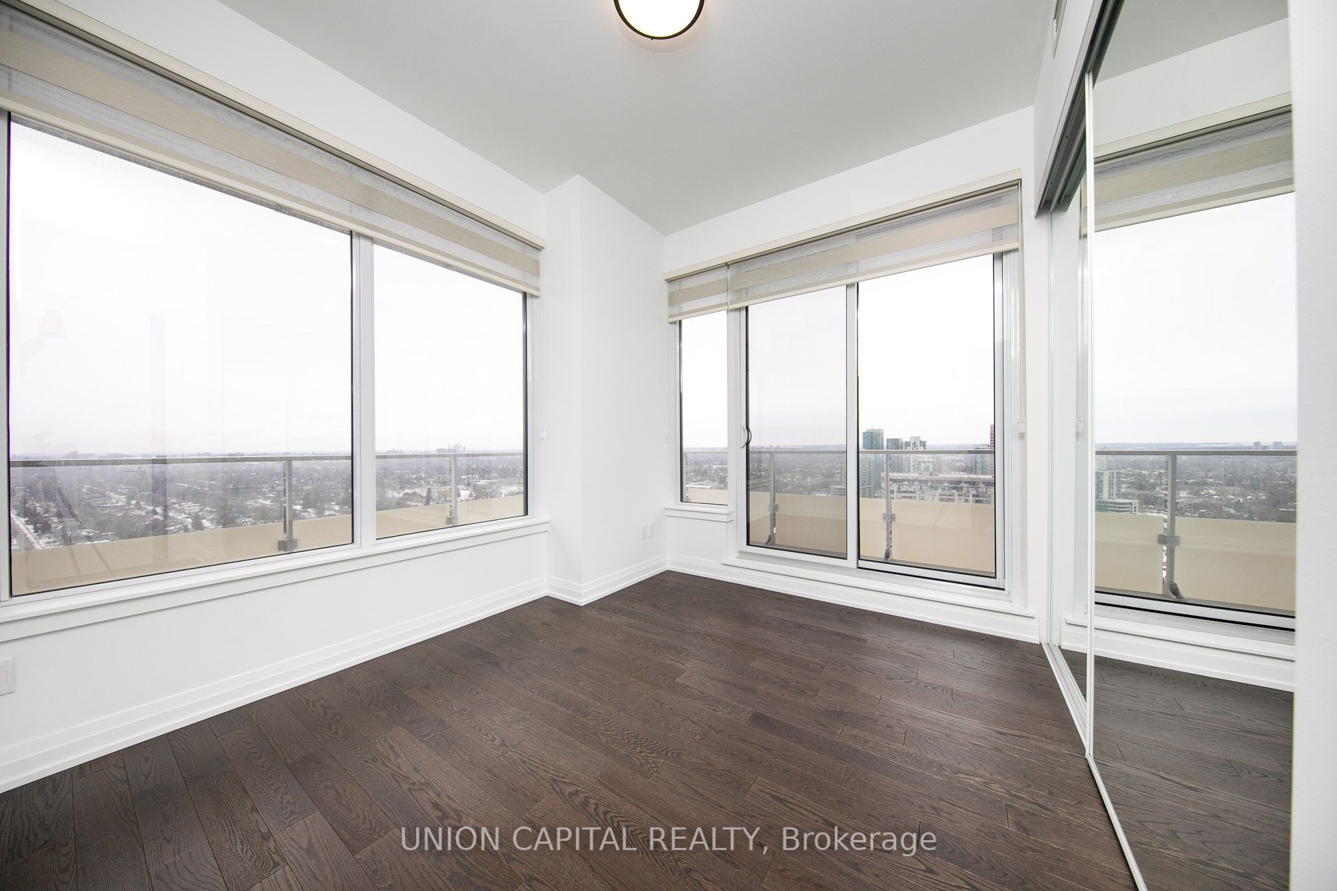 75 Canterbury Place Ph206 Property Photo 7