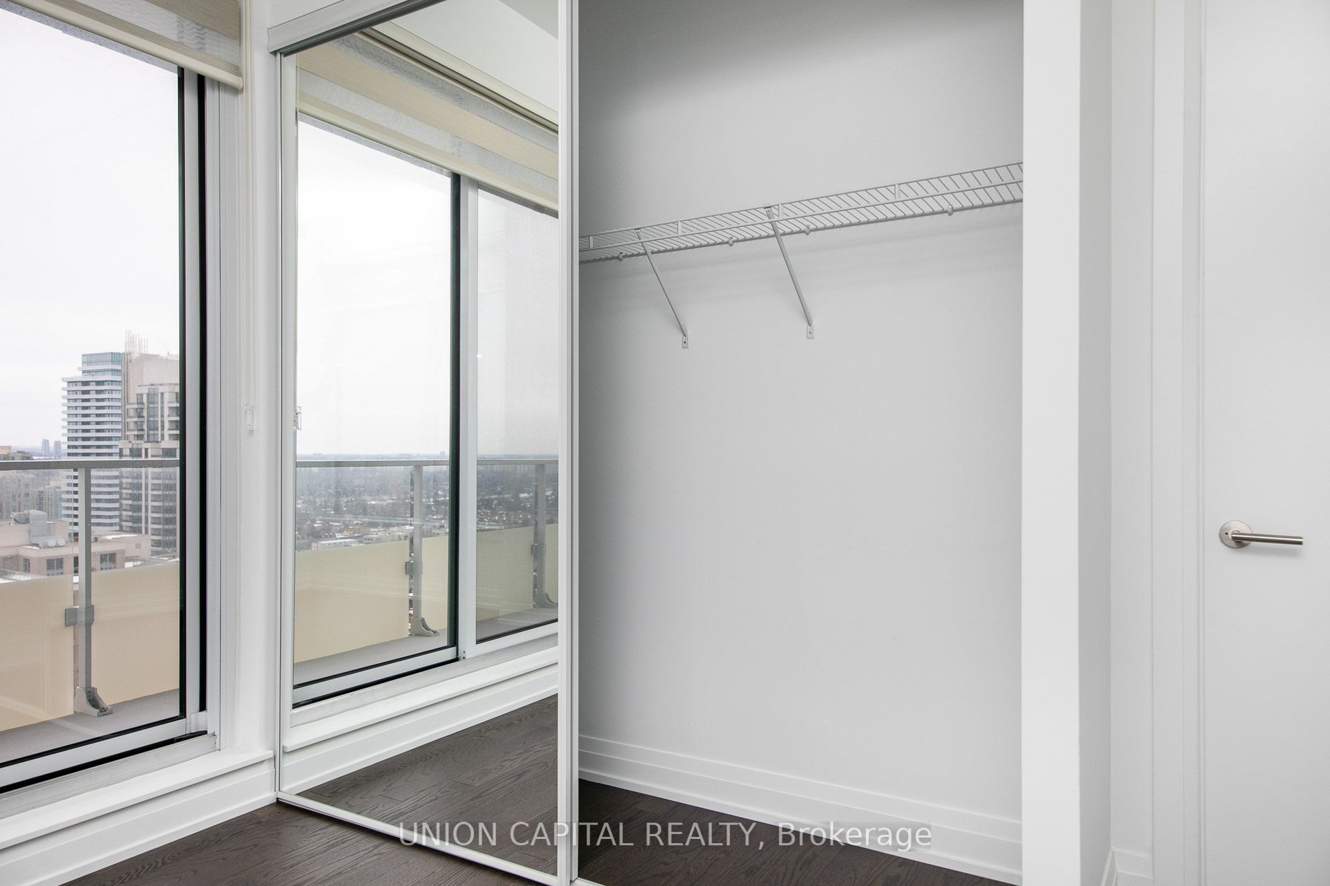 75 Canterbury Place Ph206 Property Photo 9