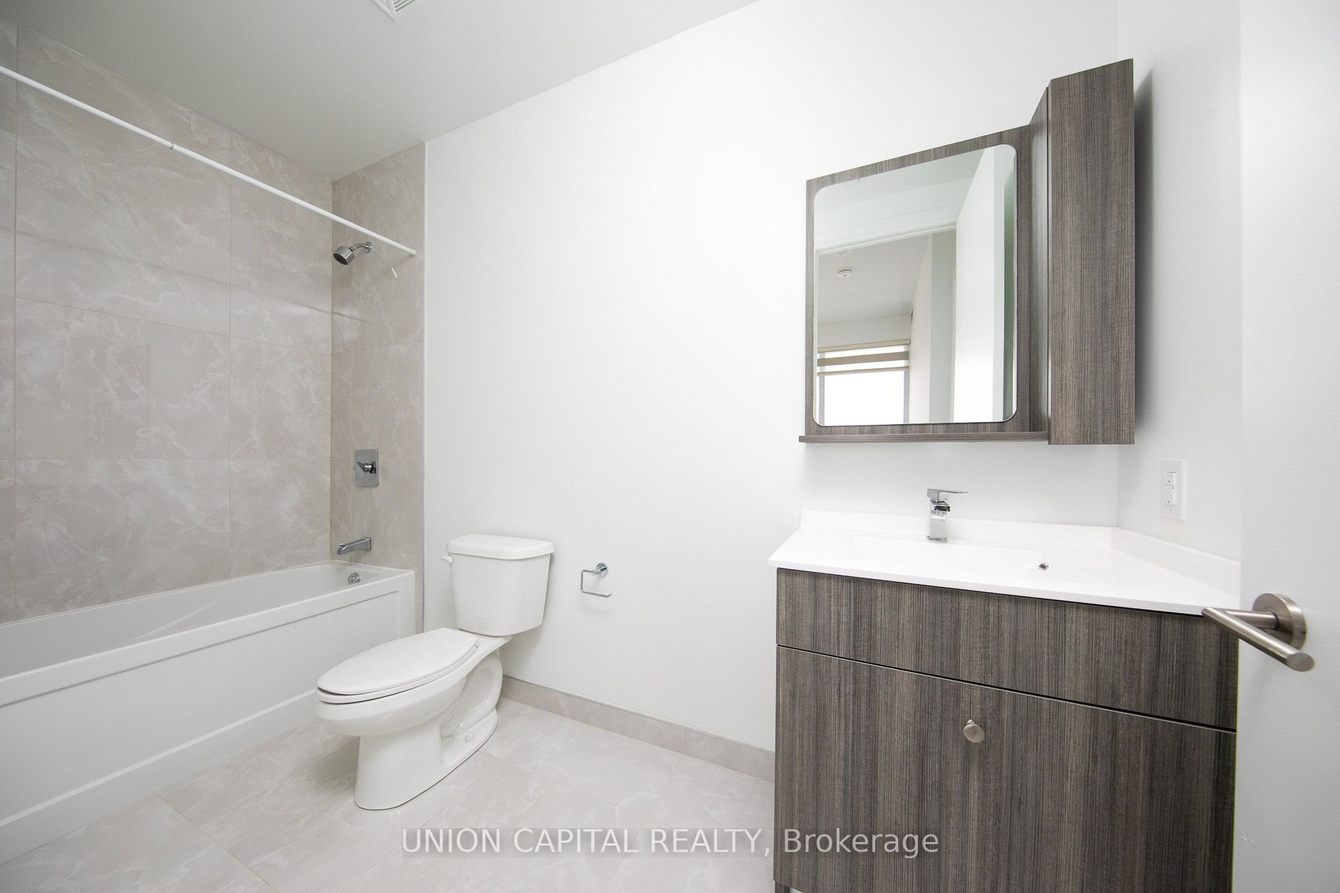 75 Canterbury Place Ph206 Property Photo 10