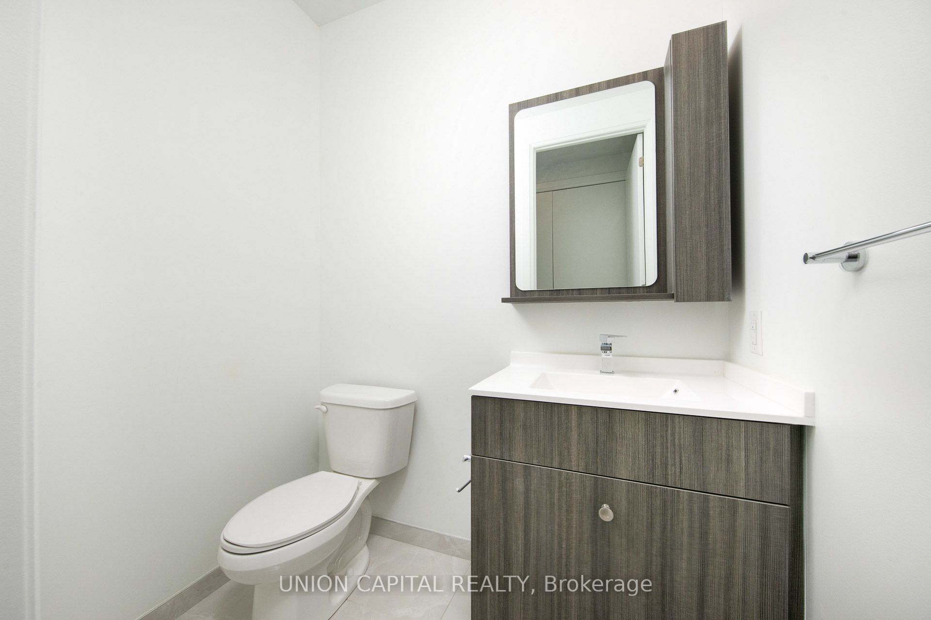 75 Canterbury Place Ph206 Property Photo 18