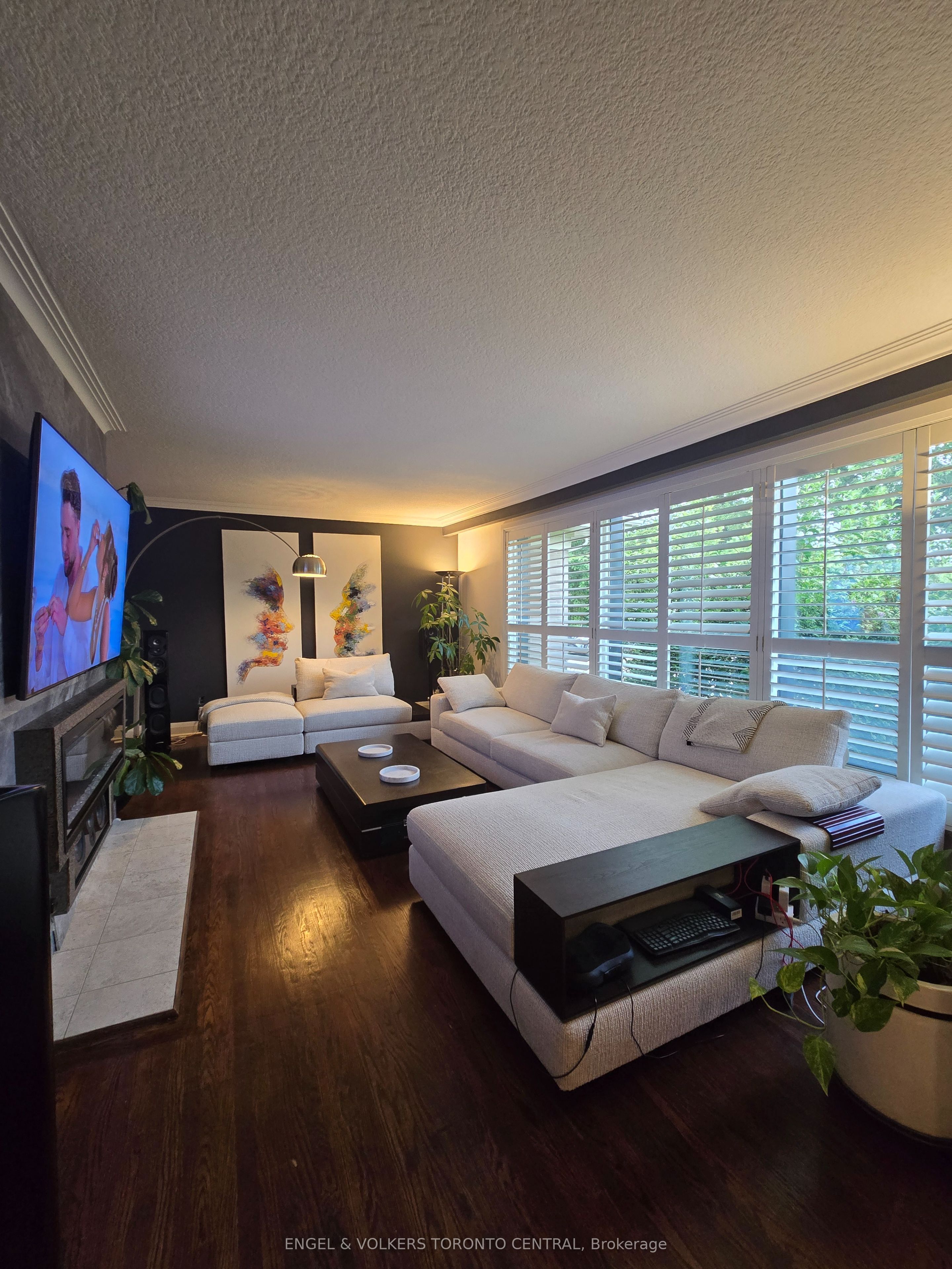 2424 Bayview Avenue Property Photo 8