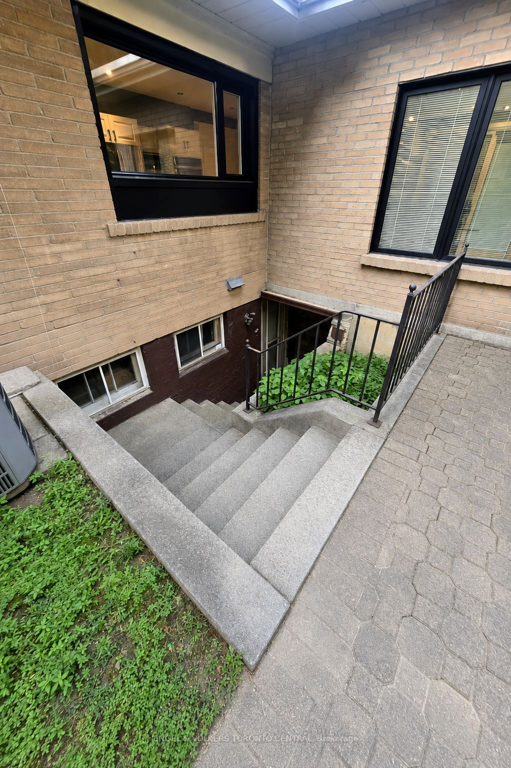 2424 Bayview Avenue Property Photo 25
