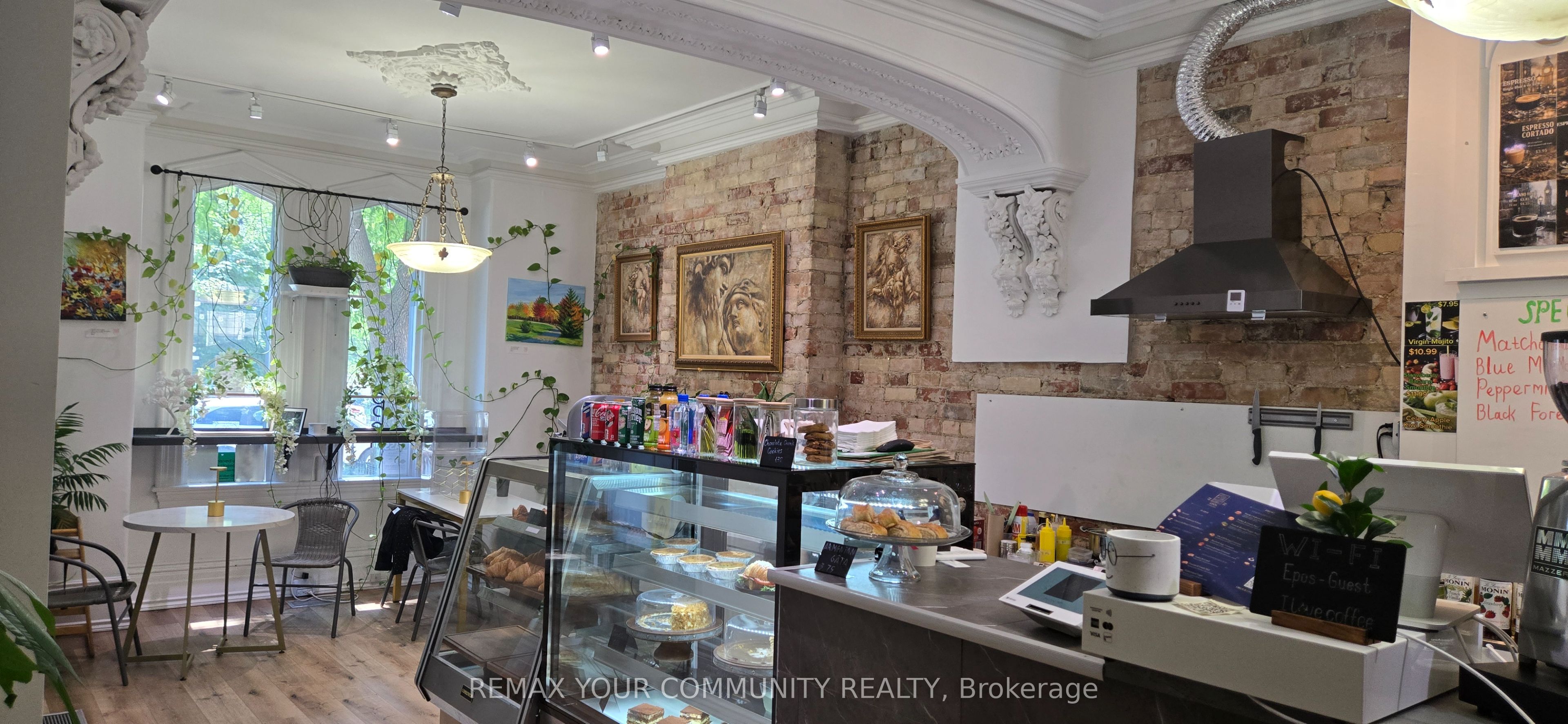 290 Gerrard Street E Property Photo 8