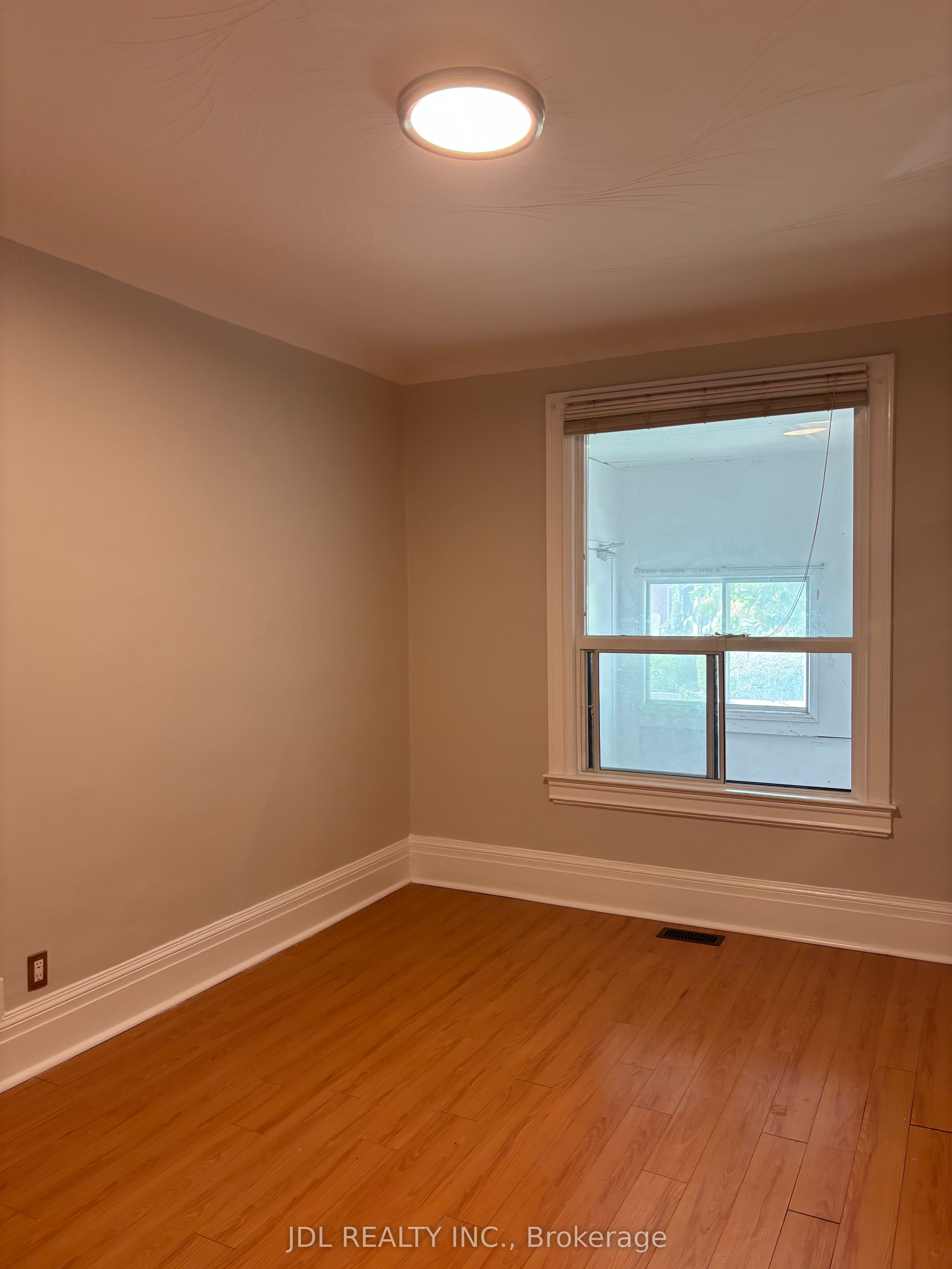 593 Bathurst Street Main Floor Property Photo 3