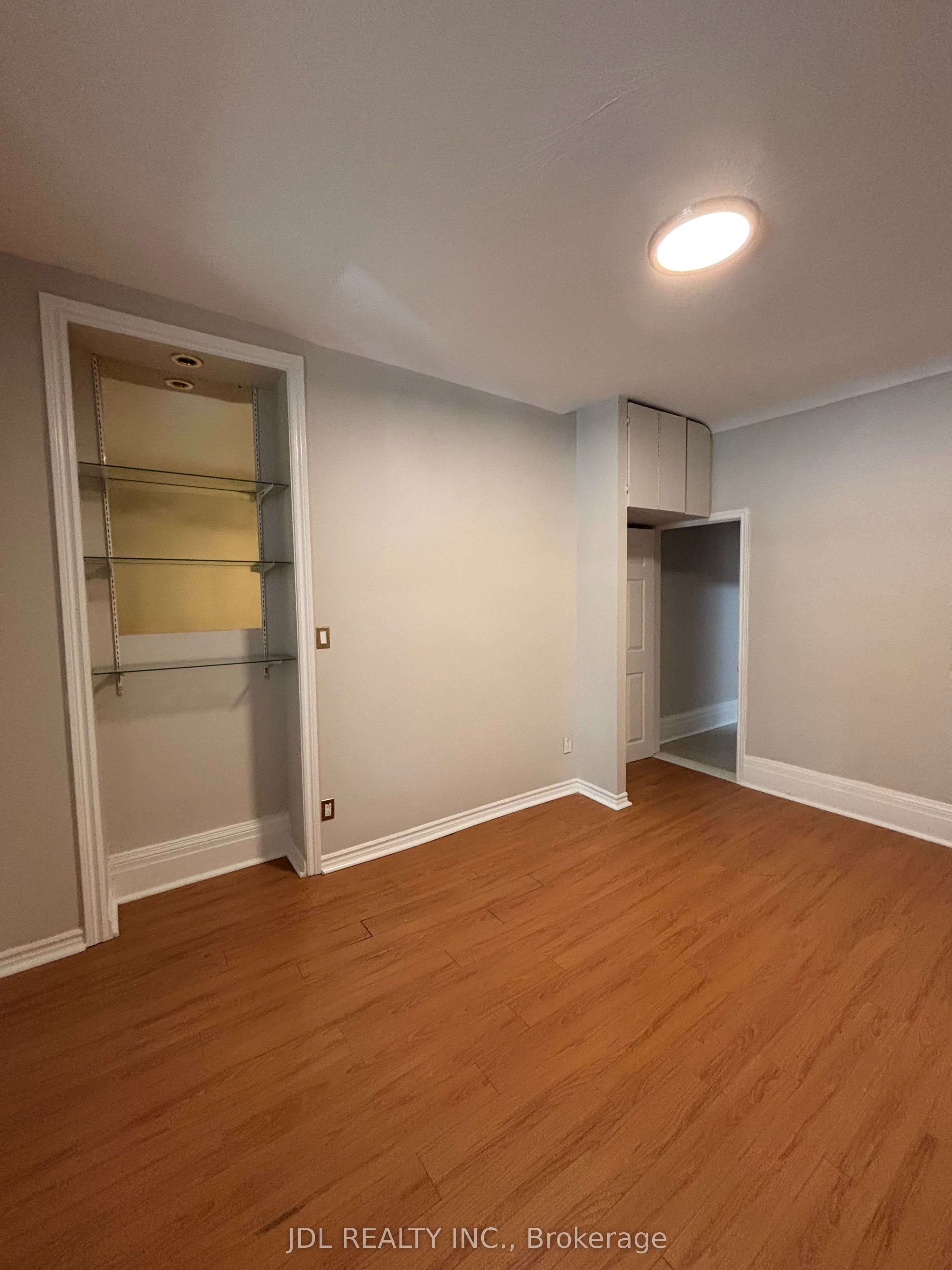 593 Bathurst Street Main Floor Property Photo 5