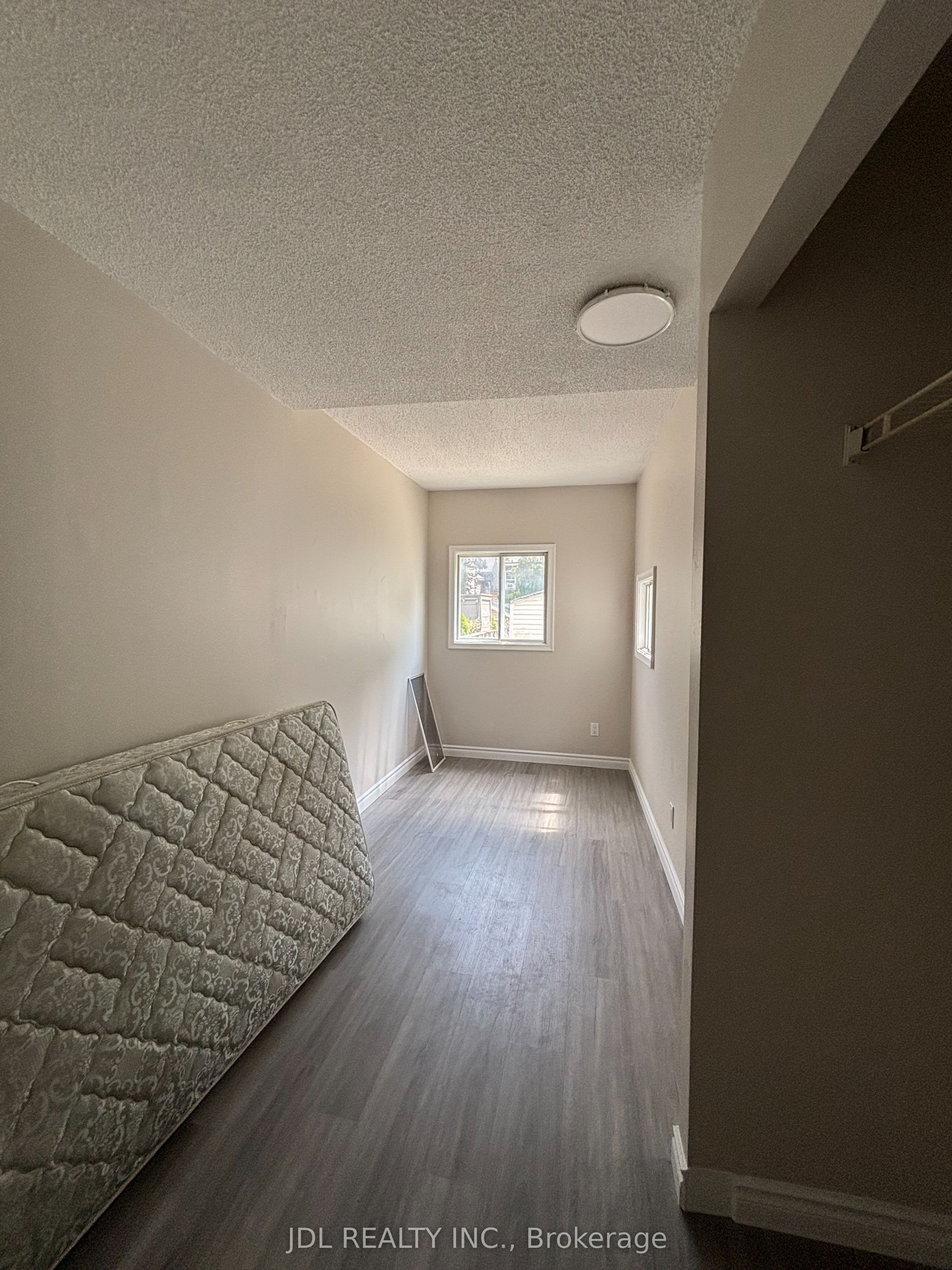 593 Bathurst Street Main Floor Property Photo 9