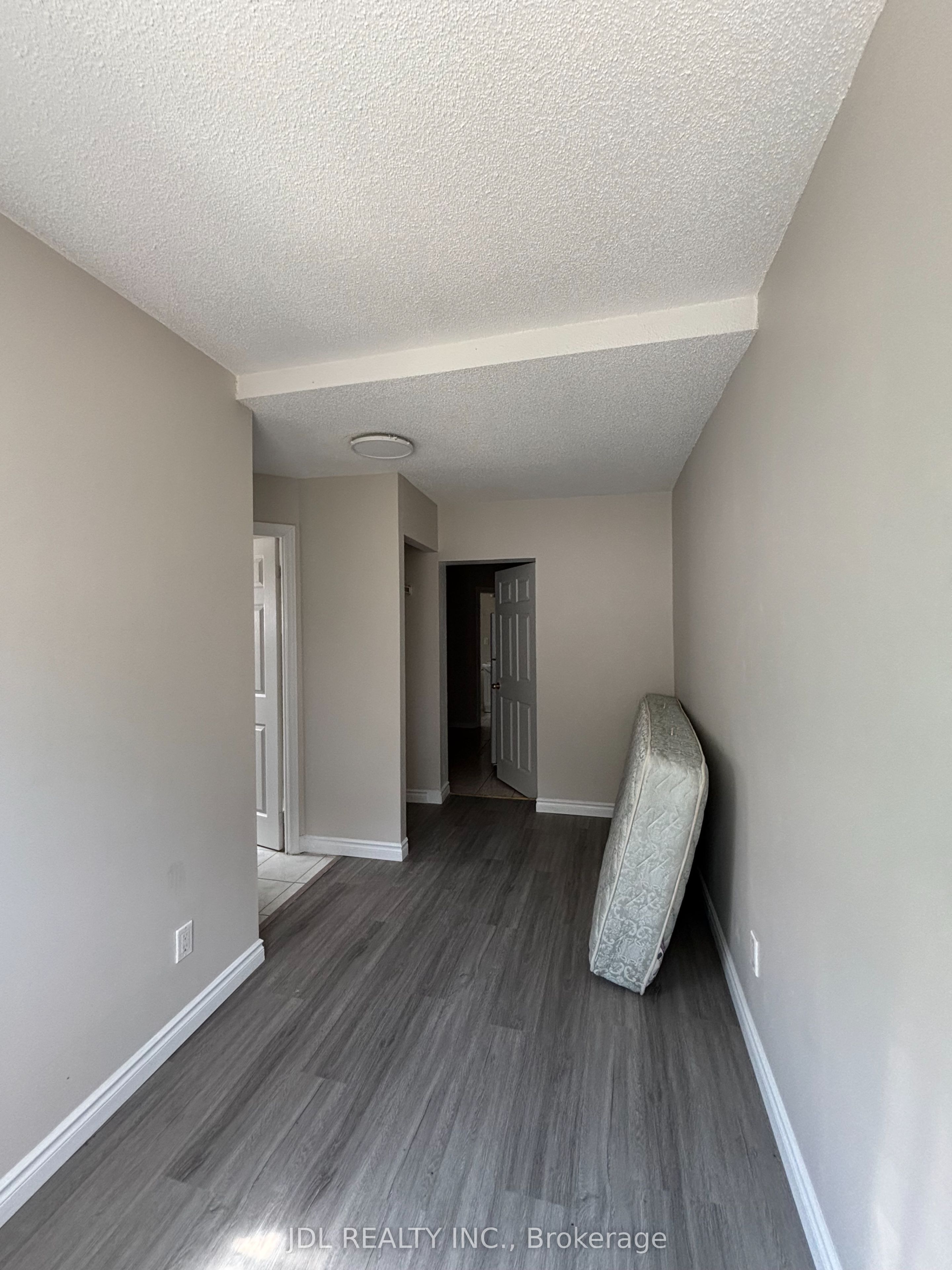 593 Bathurst Street Main Floor Property Photo 10
