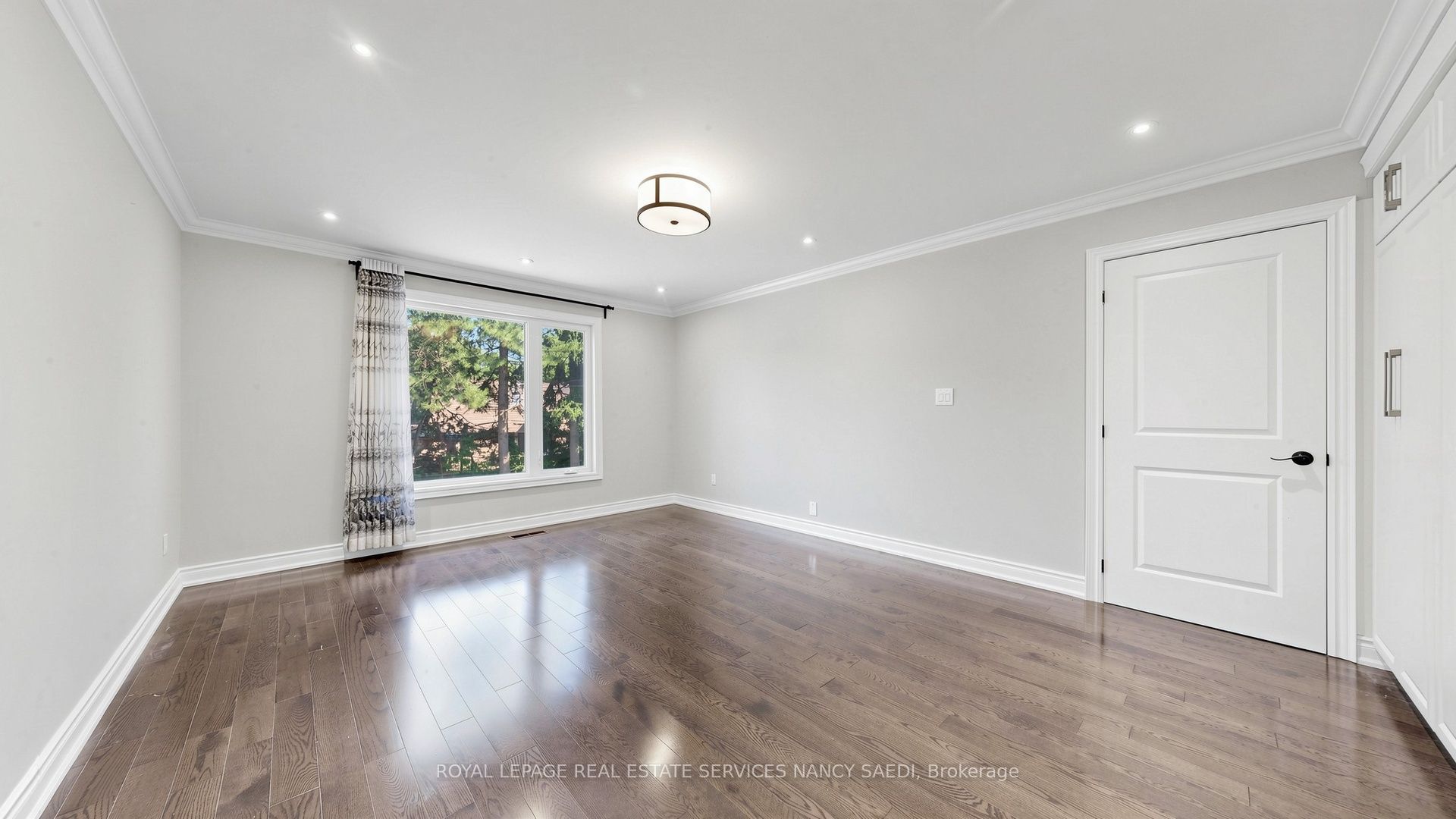 136 Denlow Boulevard Property Photo 37