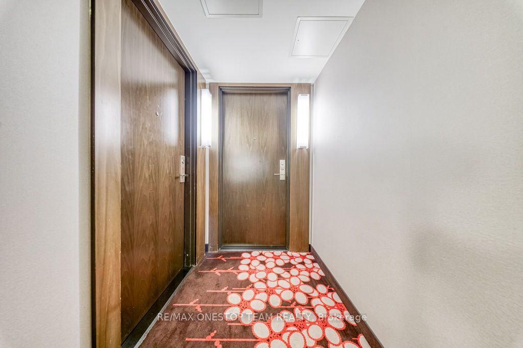 88 Sheppard Avenue E 811 Property Photo 2