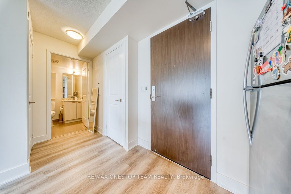 88 Sheppard Avenue E 811 Property Photo 3