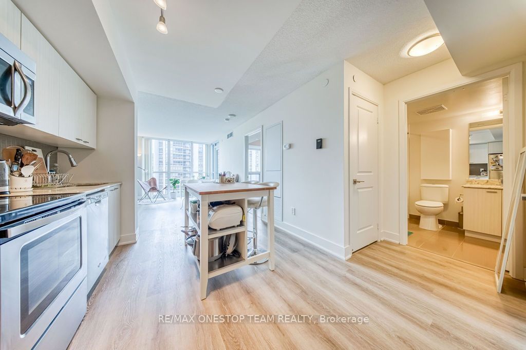 88 Sheppard Avenue E 811 Property Photo 4