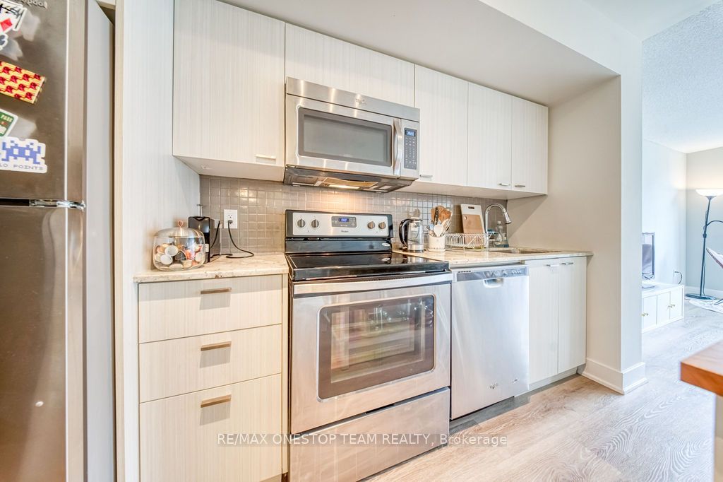 88 Sheppard Avenue E 811 Property Photo 6