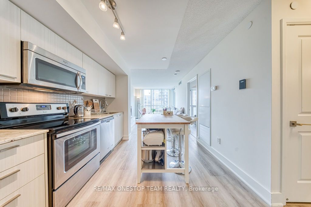 88 Sheppard Avenue E 811 Property Photo 7